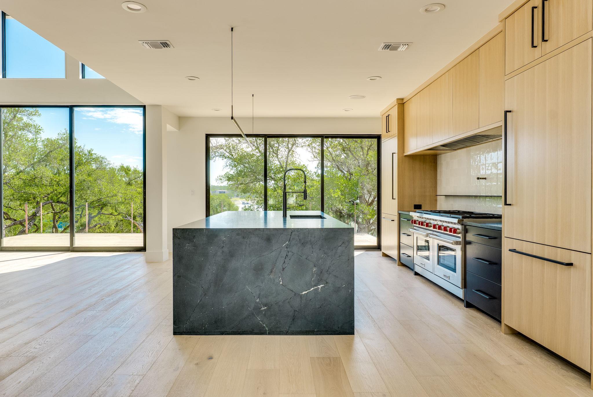 909 Cat Hollow Club Dr, Spicewood, TX 78669