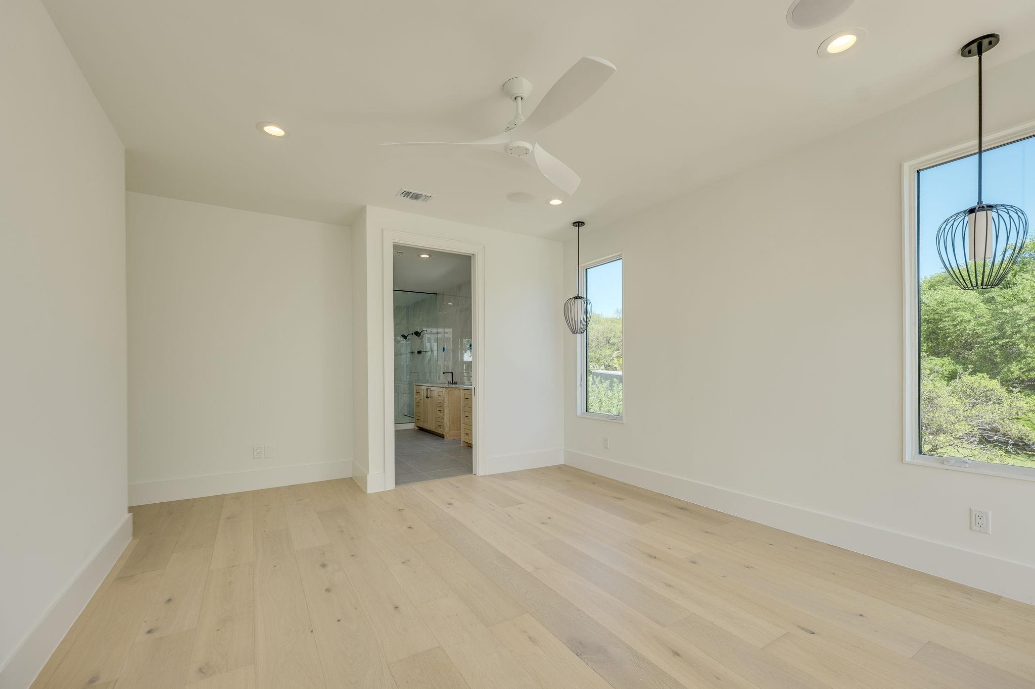 909 Cat Hollow Club Dr, Spicewood, TX 78669