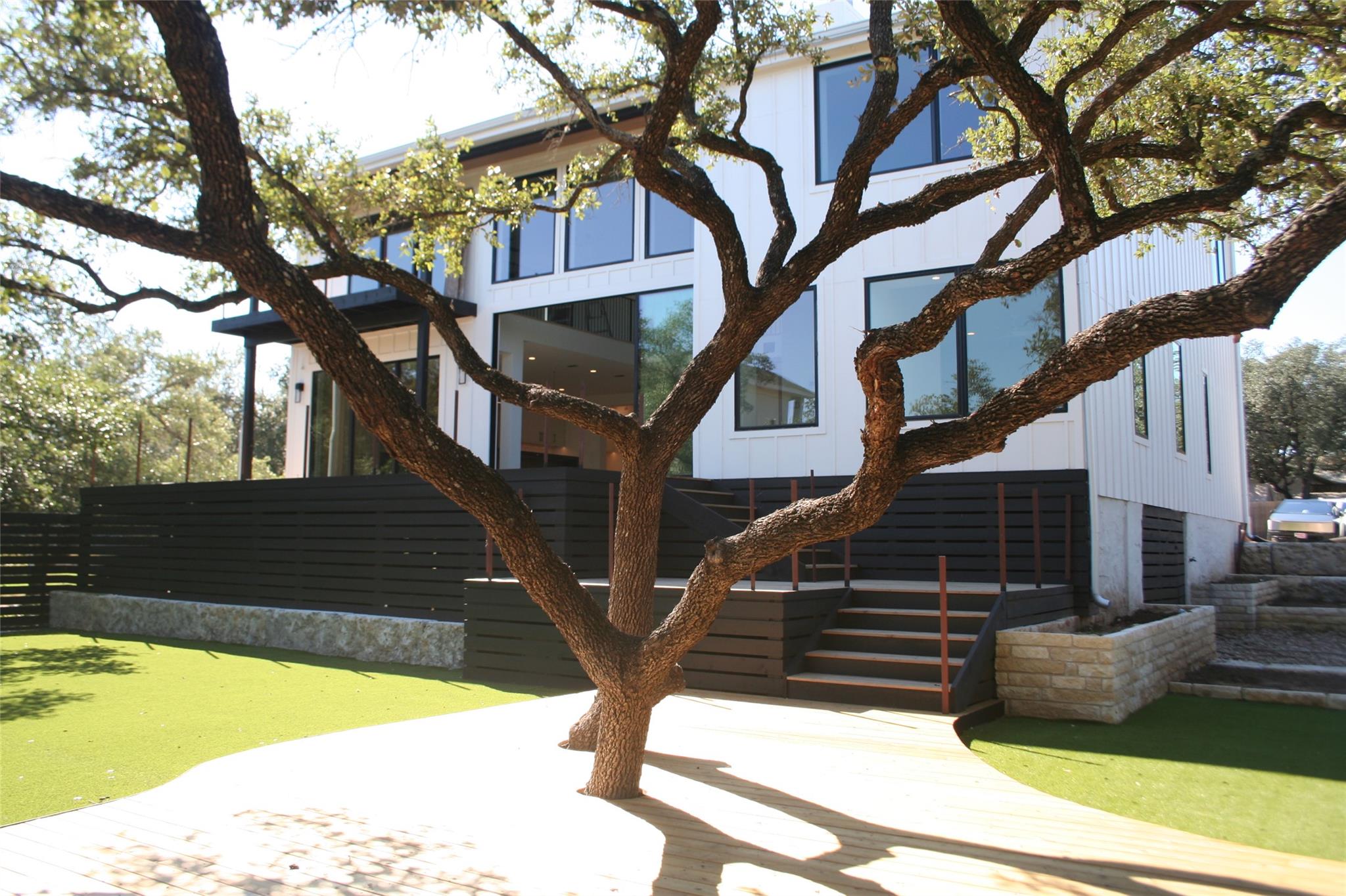 909 Cat Hollow Club Dr, Spicewood, TX 78669