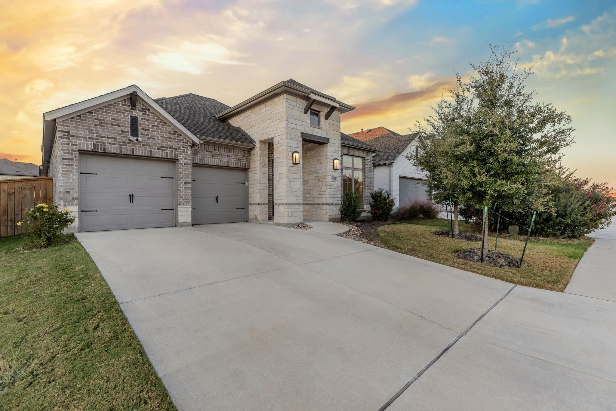 1909 Sir Nathaniel Ln, Leander, TX 78641