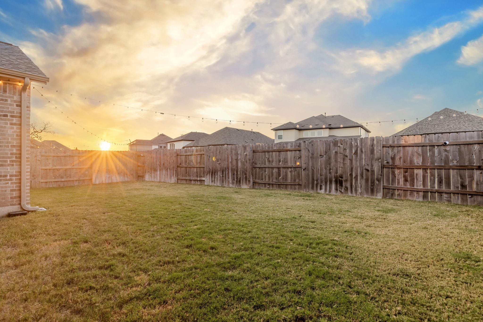 1909 Sir Nathaniel Ln, Leander, TX 78641