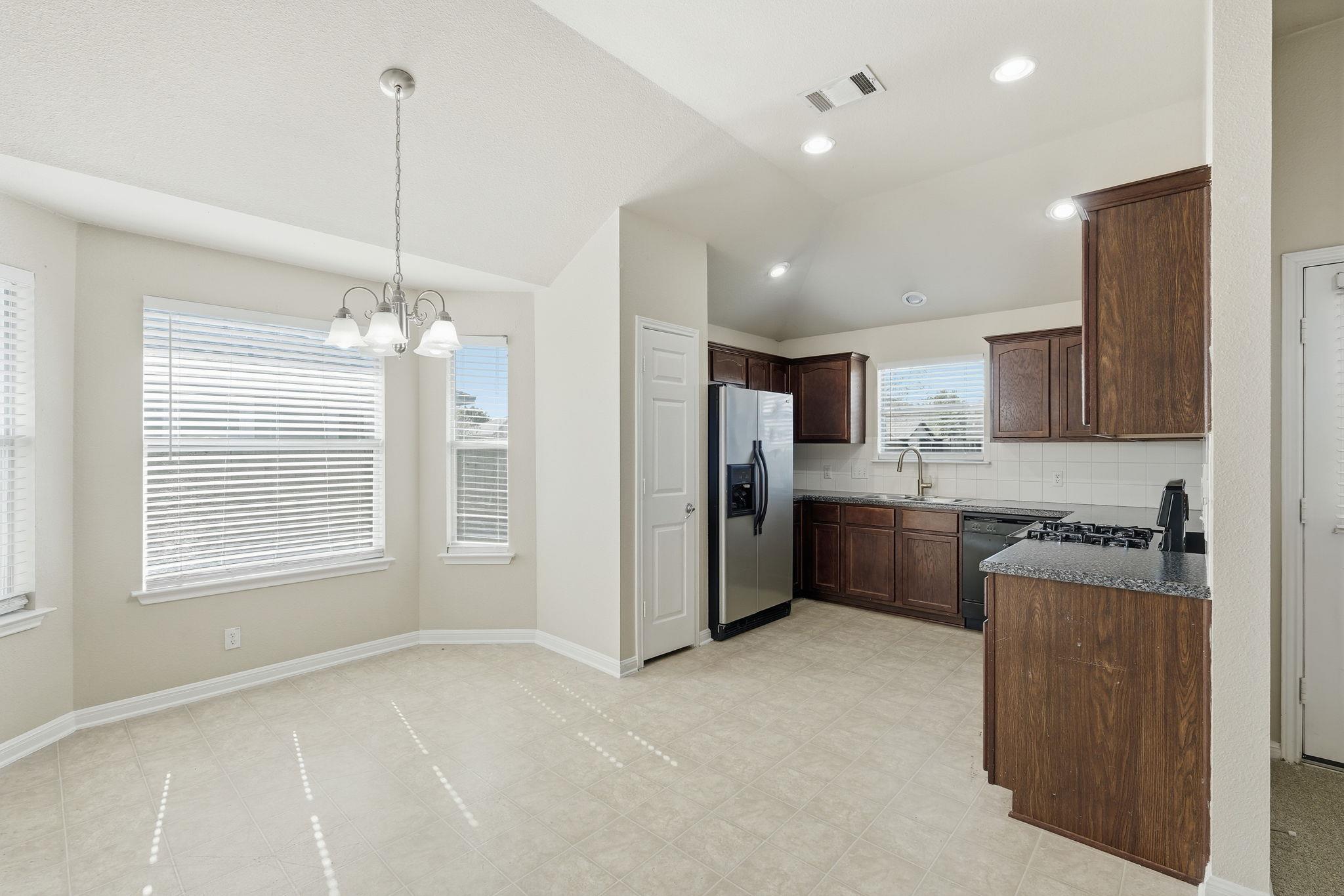 119 Bayliss St, Hutto, TX 78634