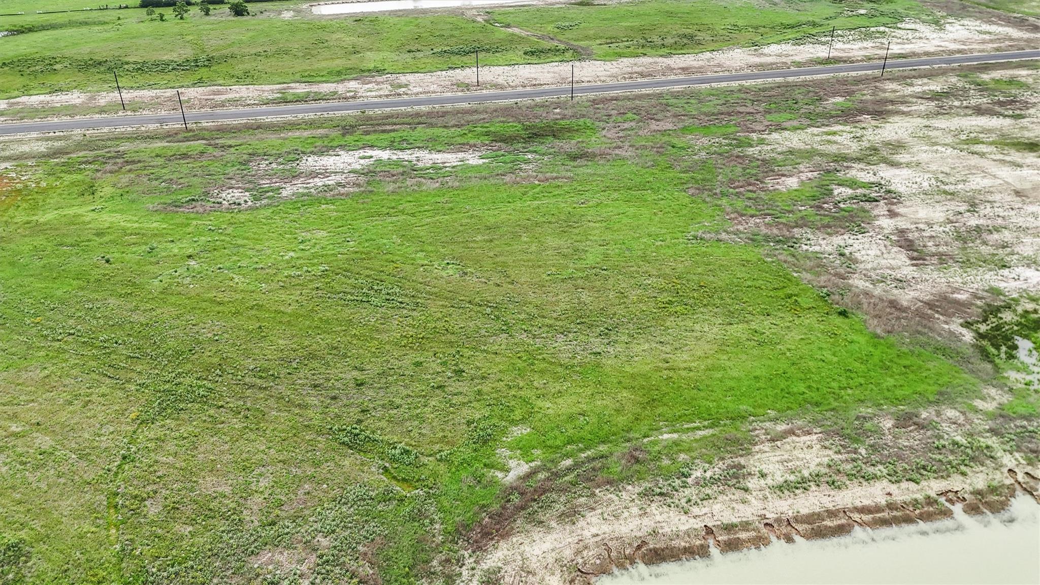 1287 Saddleback Dr, Bellville, TX 77418