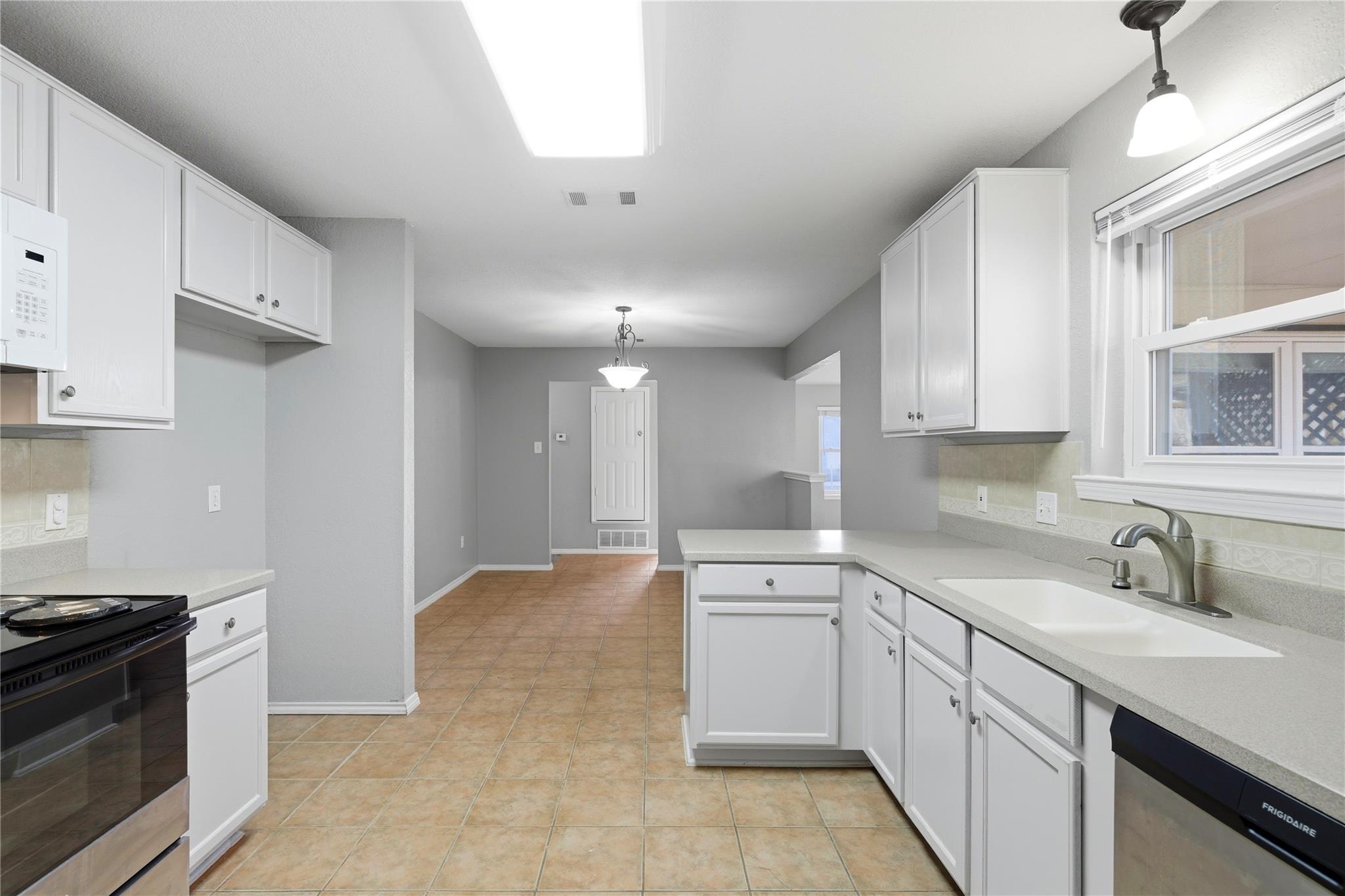 1711 Topaz Rd, Killeen, TX 76543