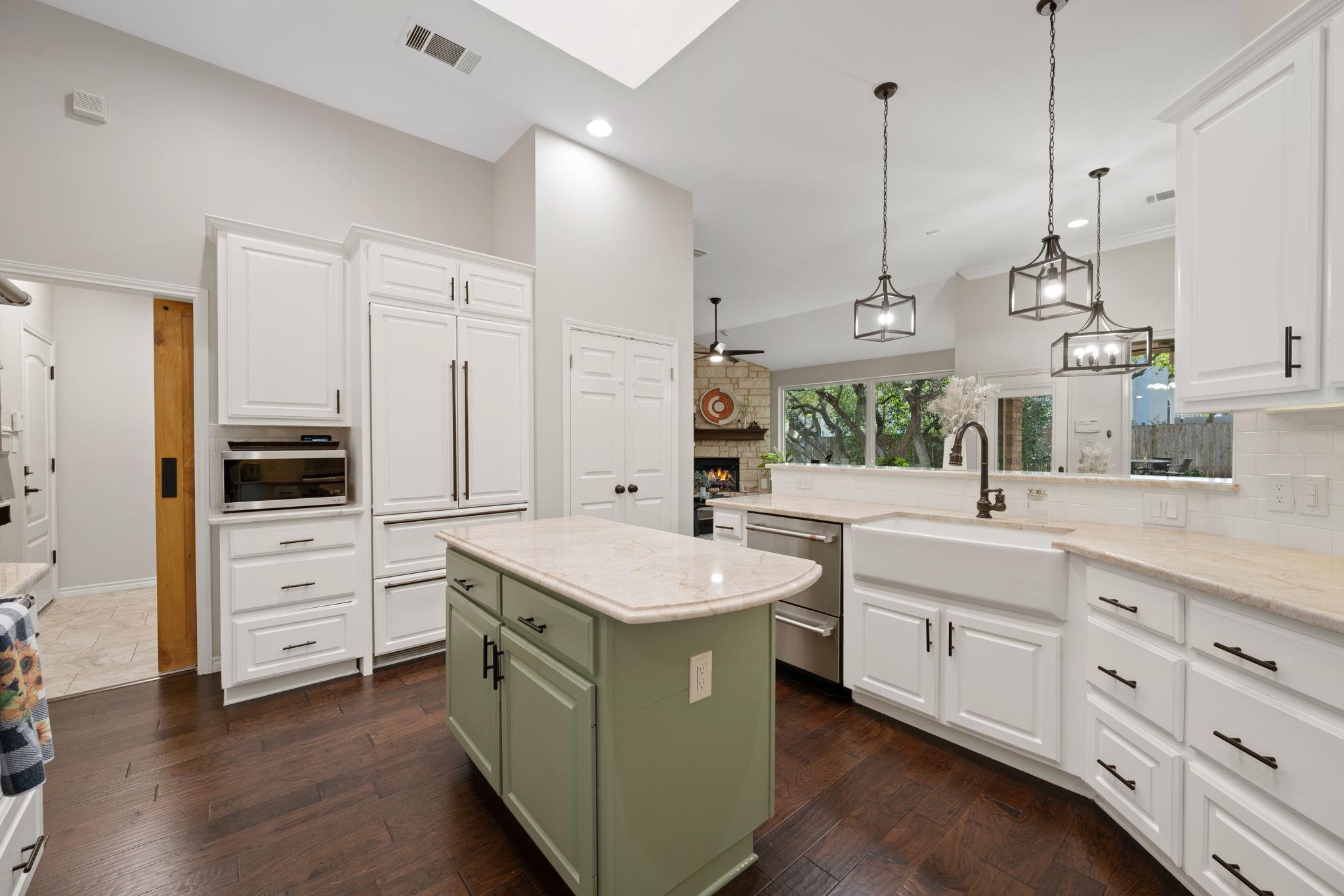 1005 Cedar Crest Cv, Round Rock, TX 78665