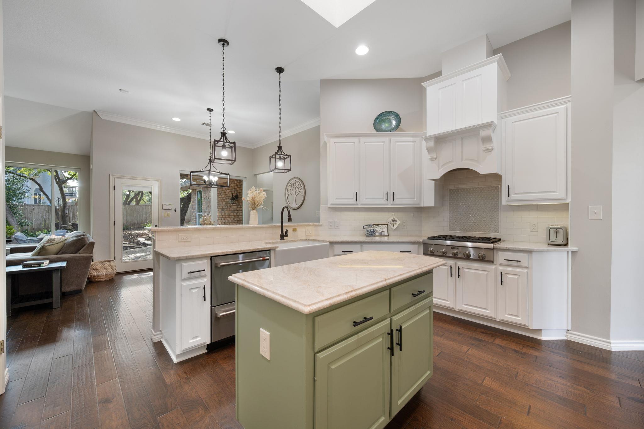 1005 Cedar Crest Cv, Round Rock, TX 78665