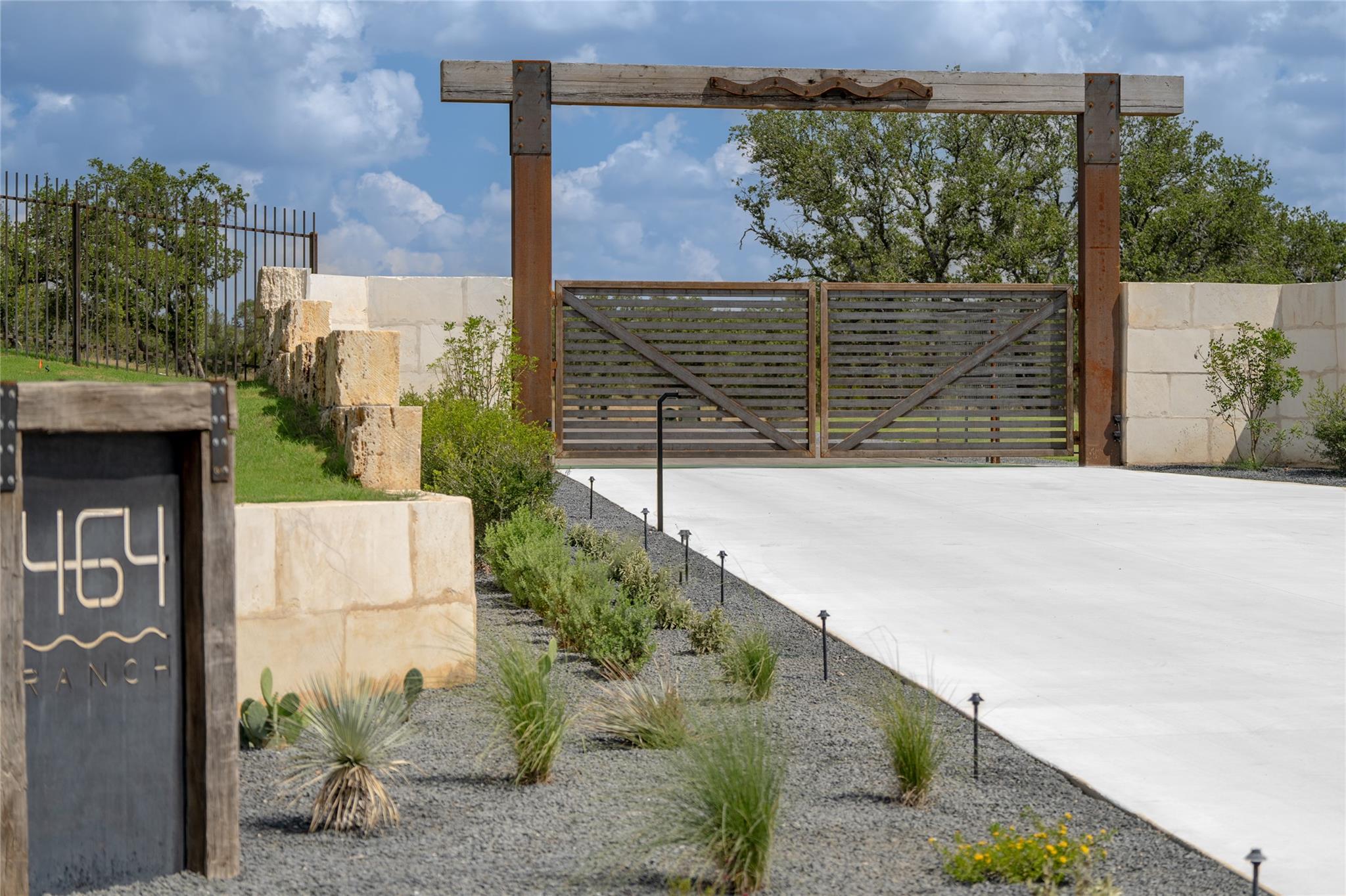 30 Coastal Loop, Johnson City, TX 78636