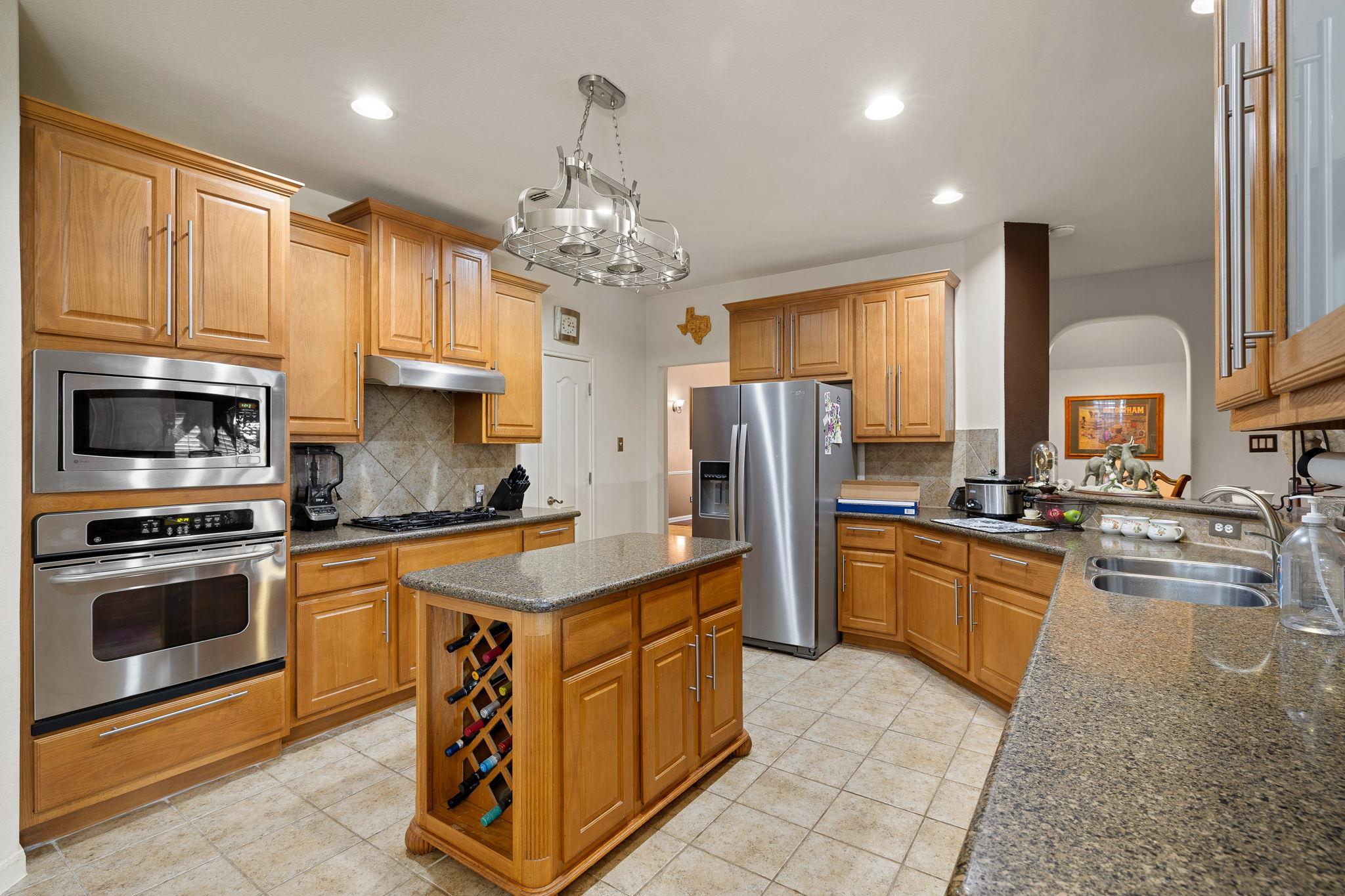 2908 Stonecreek Dr, Round Rock, TX 78681