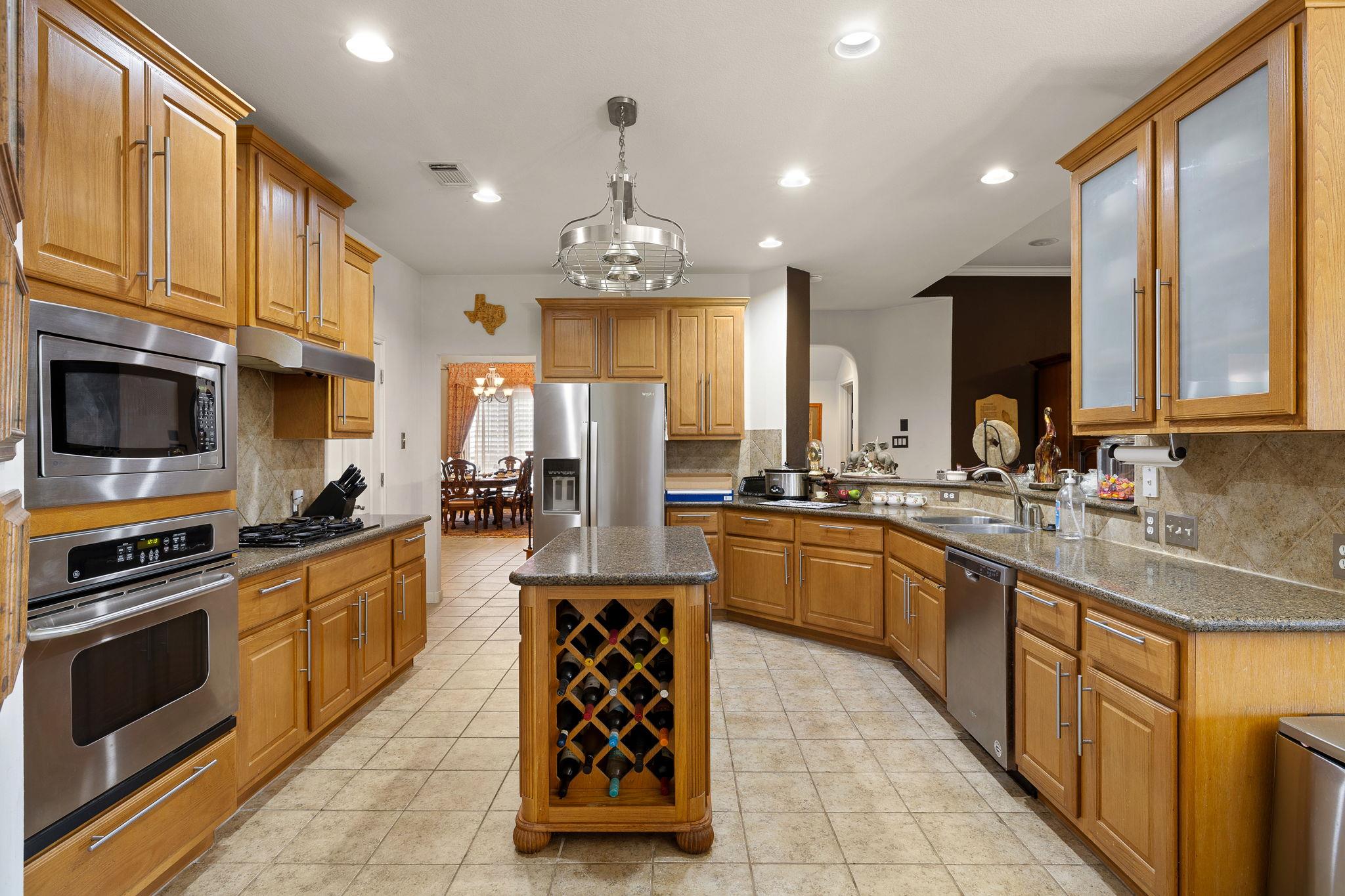 2908 Stonecreek Dr, Round Rock, TX 78681