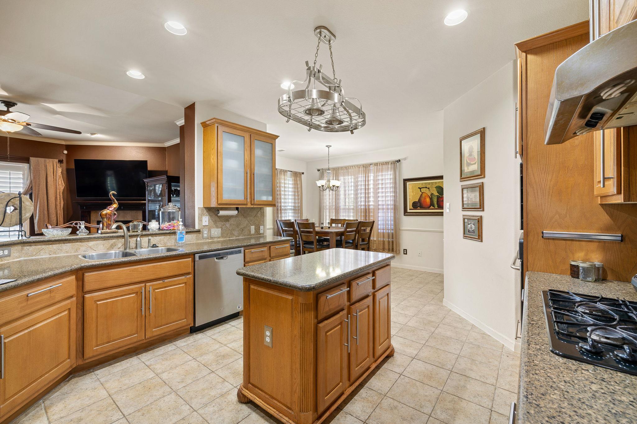 2908 Stonecreek Dr, Round Rock, TX 78681