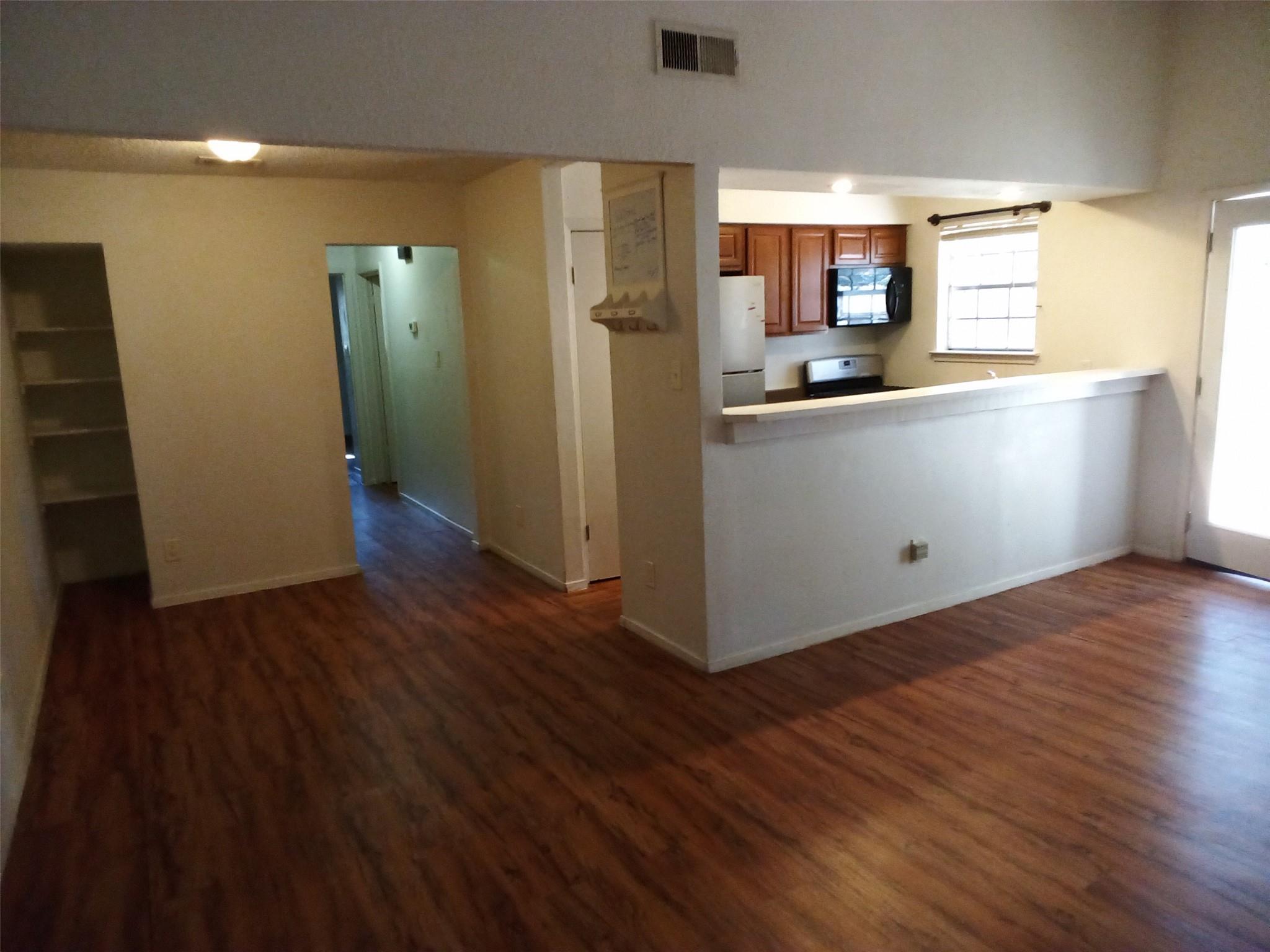 907 B Sirocco Dr, Austin, TX 78745