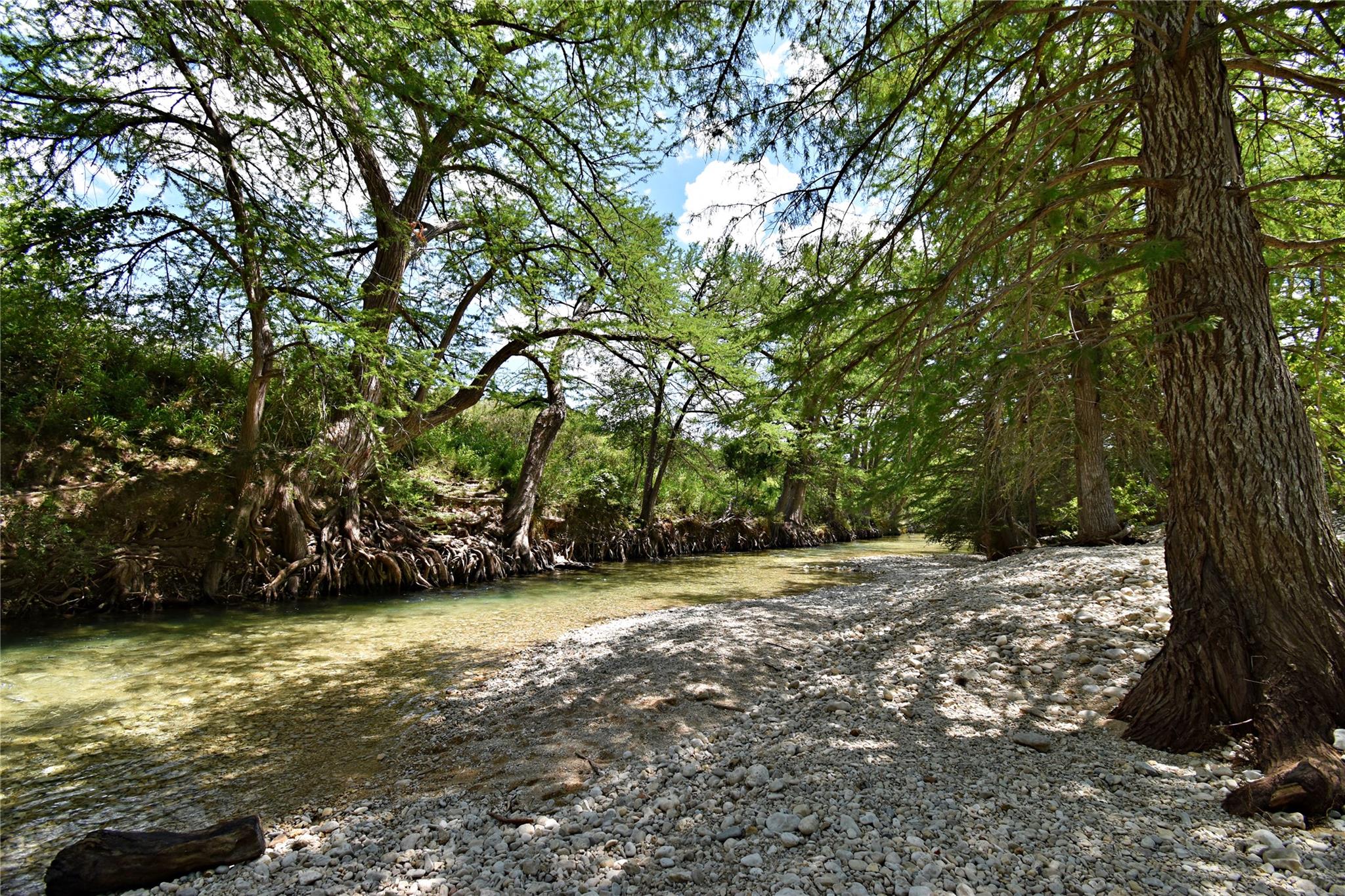 416 Canyon Oaks Dr, Concan, TX 78838