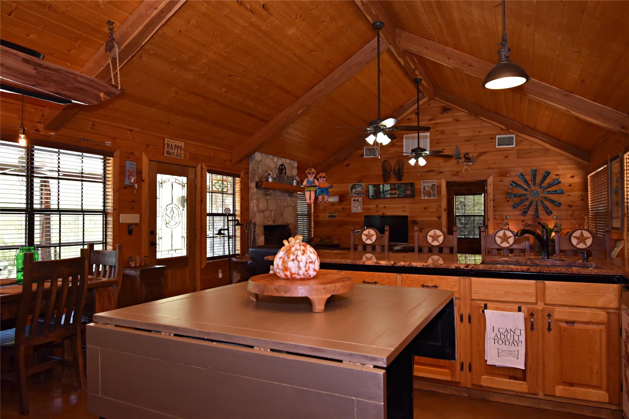 416 Canyon Oaks Dr, Concan, TX 78838