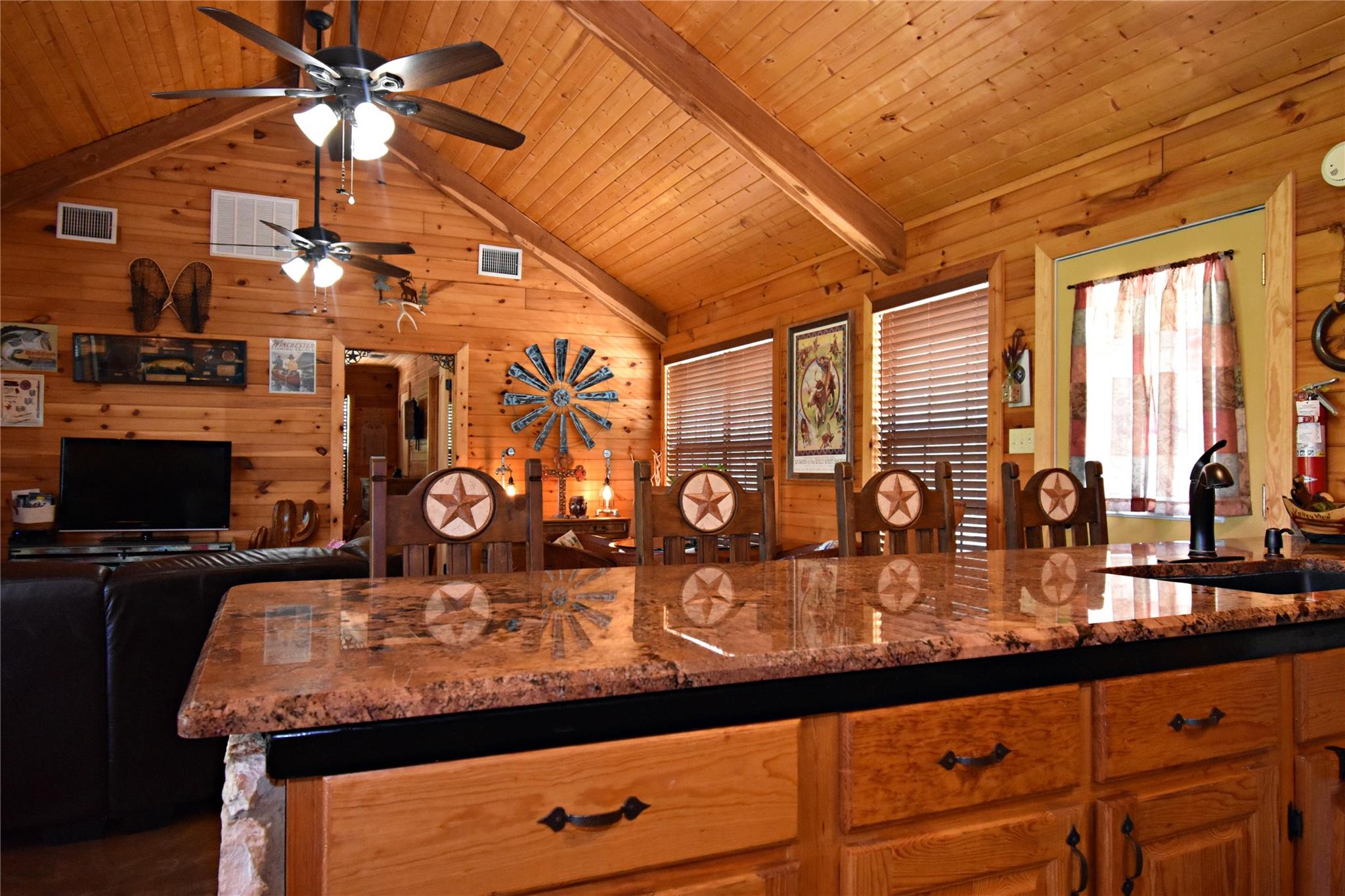 416 Canyon Oaks Dr, Concan, TX 78838