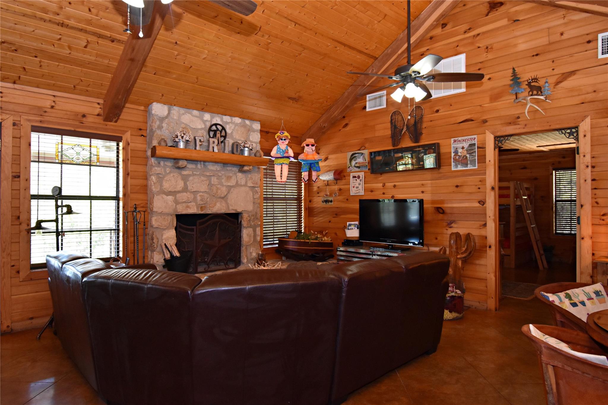 416 Canyon Oaks Dr, Concan, TX 78838