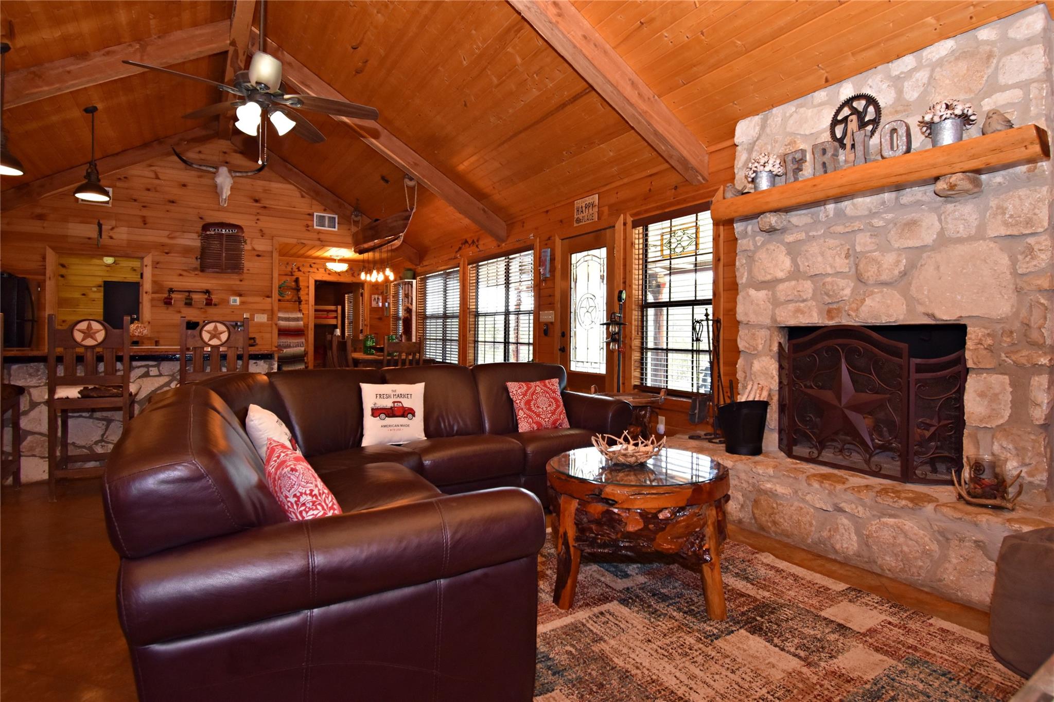 416 Canyon Oaks Dr, Concan, TX 78838