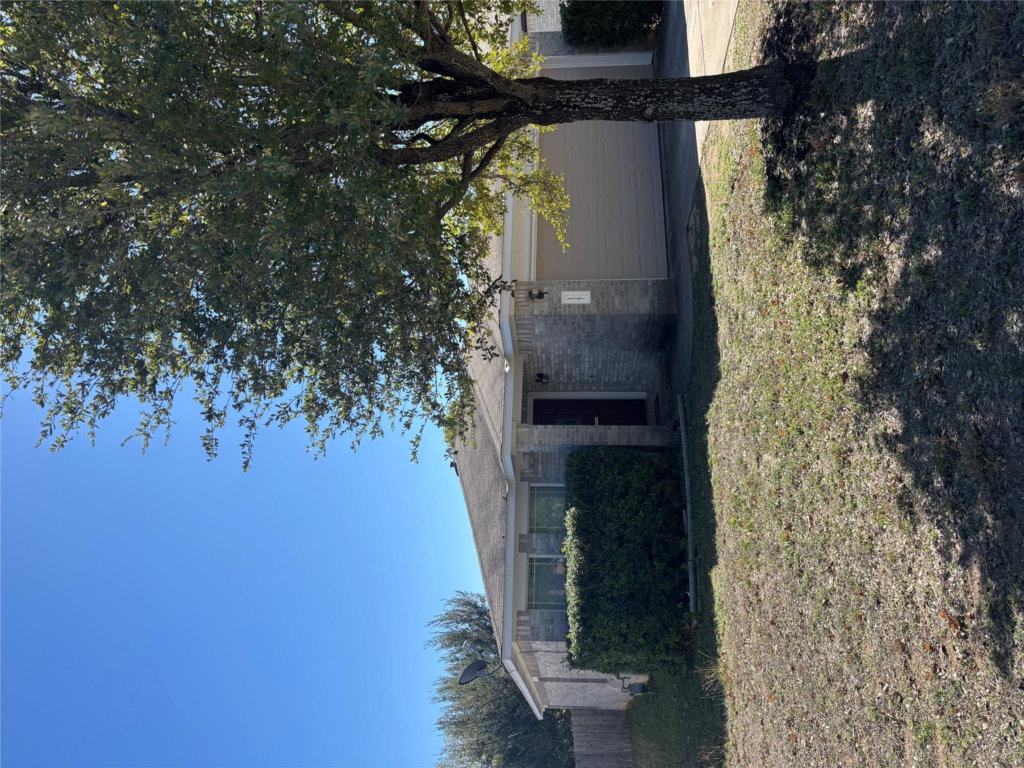 127 Salado Dr, Kyle, TX 78640