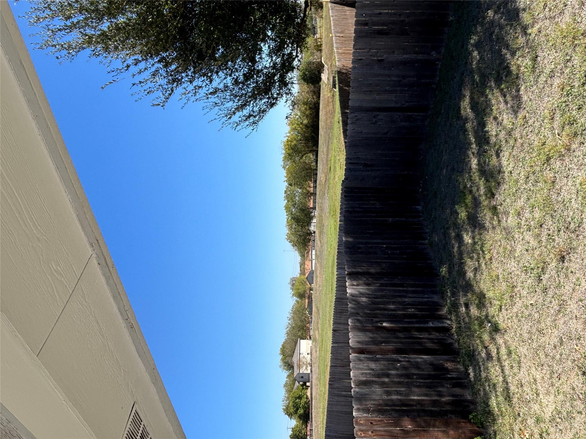 127 Salado Dr, Kyle, TX 78640