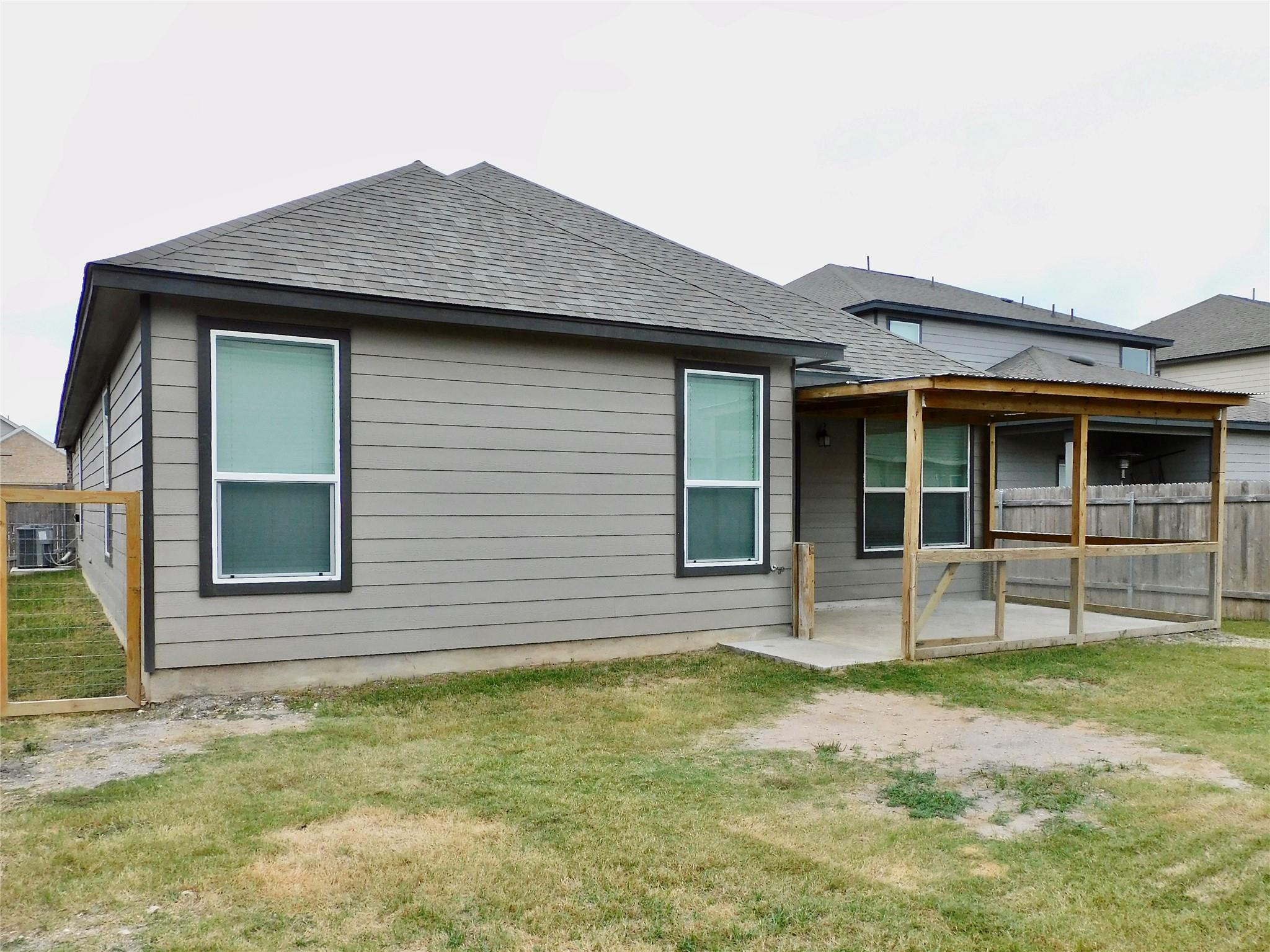 246 Teller Dr, Lockhart, TX 78644