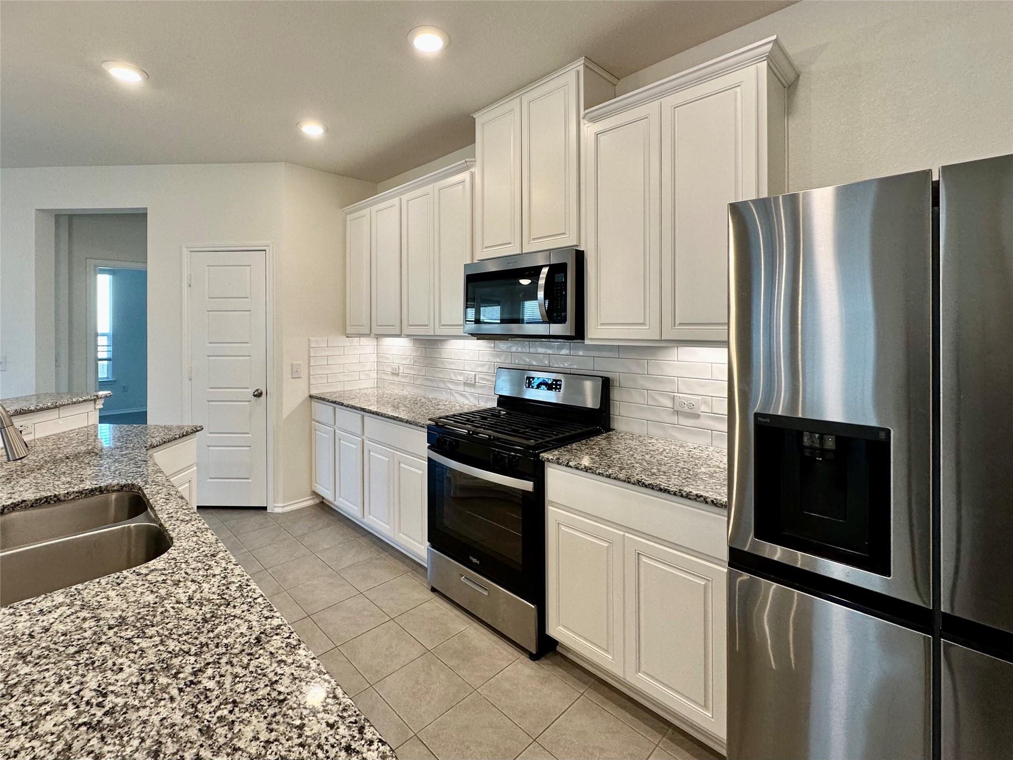 246 Teller Dr, Lockhart, TX 78644