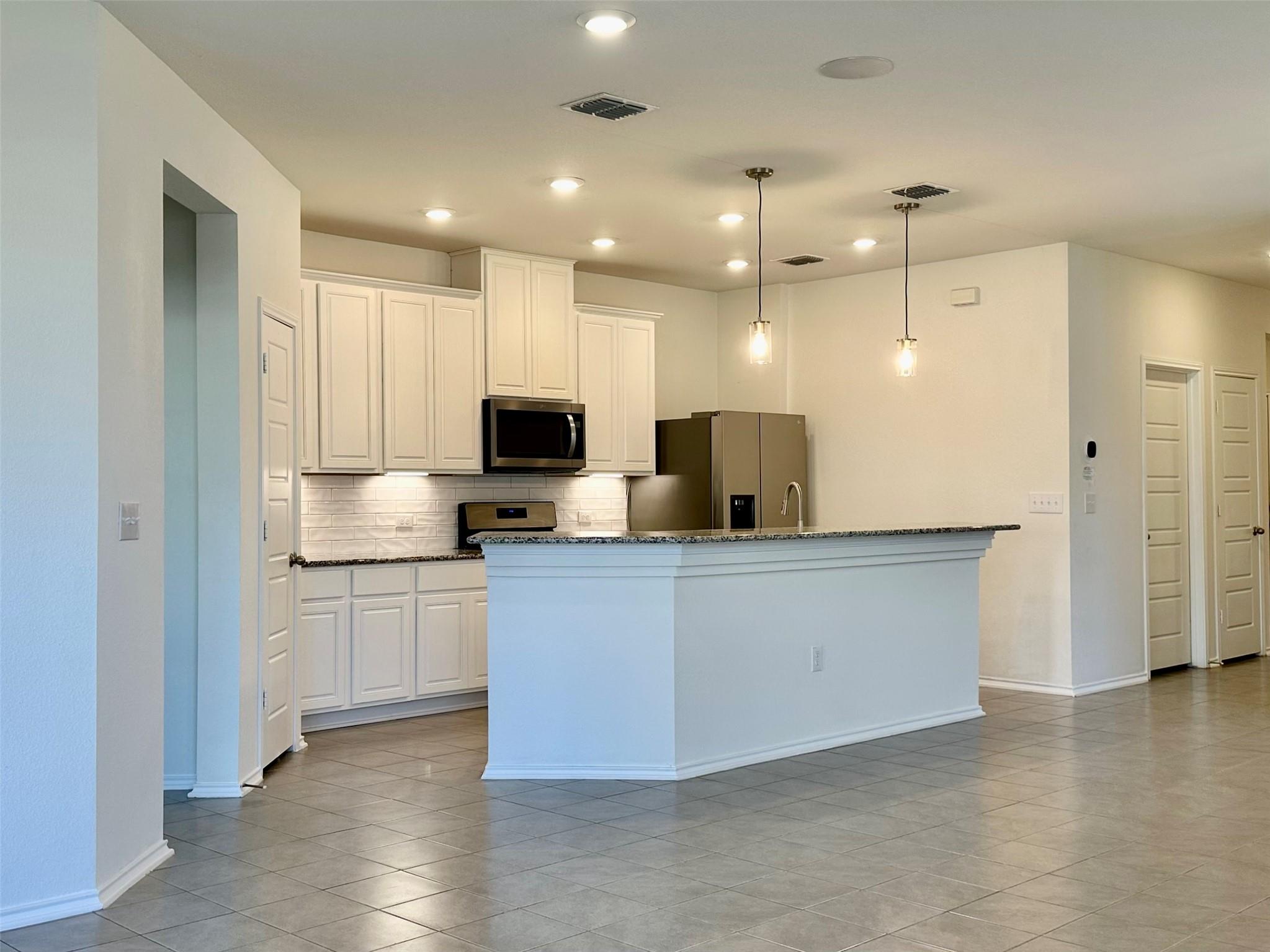 246 Teller Dr, Lockhart, TX 78644