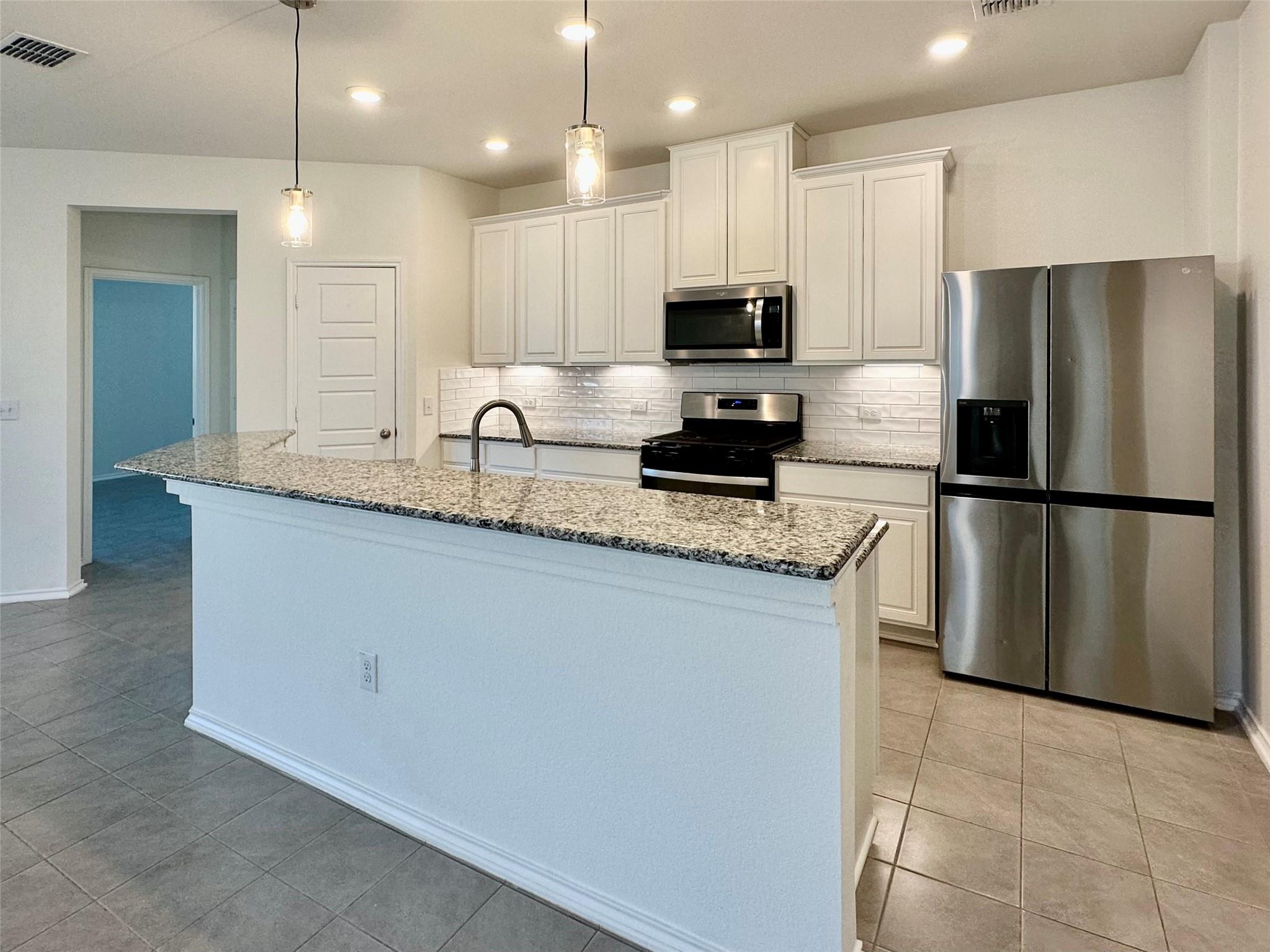 246 Teller Dr, Lockhart, TX 78644