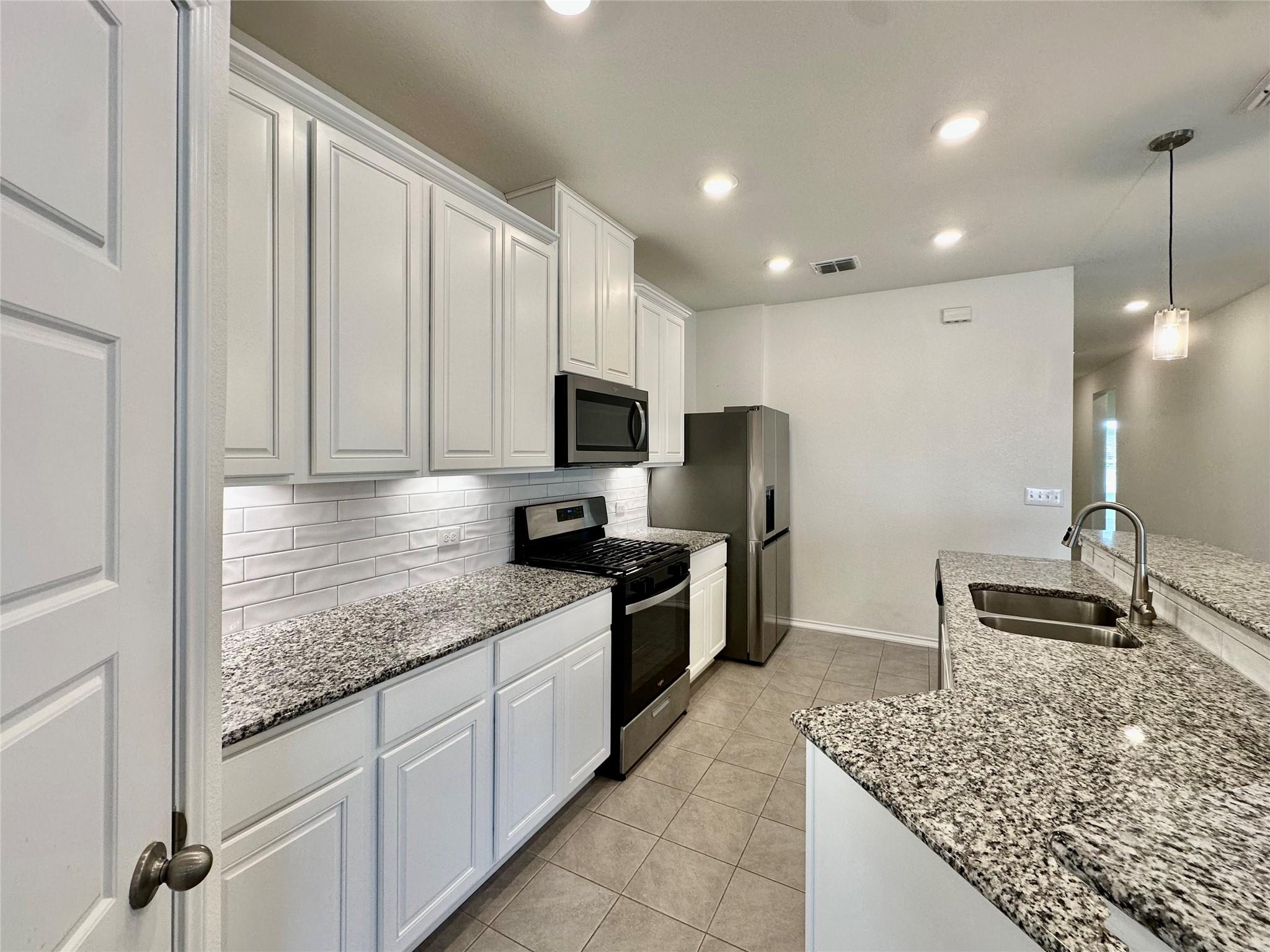 246 Teller Dr, Lockhart, TX 78644