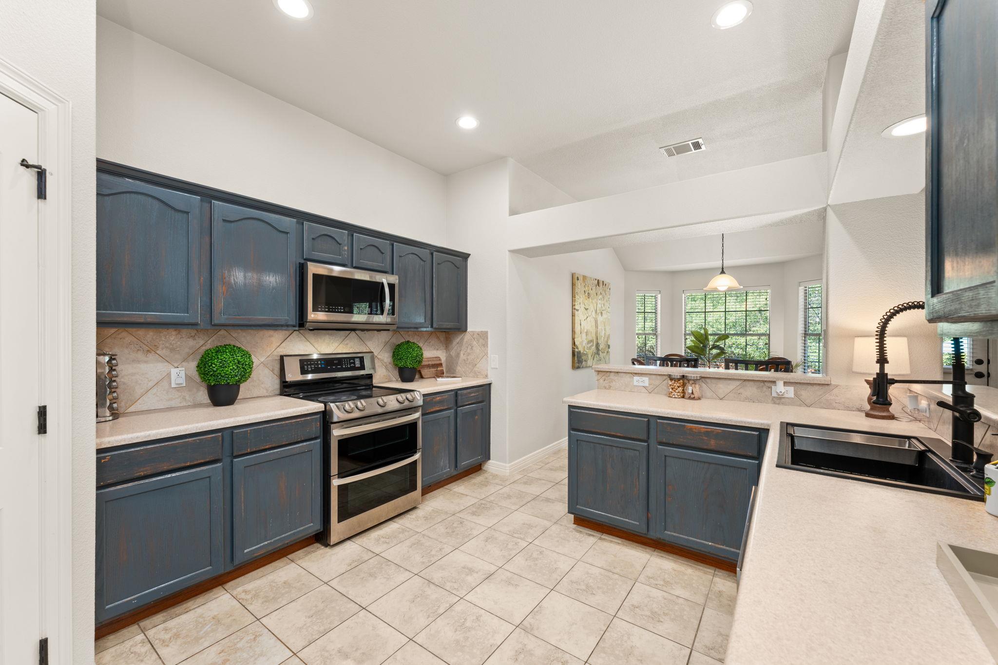 202 Dunkeld Dr, Spicewood, TX 78669