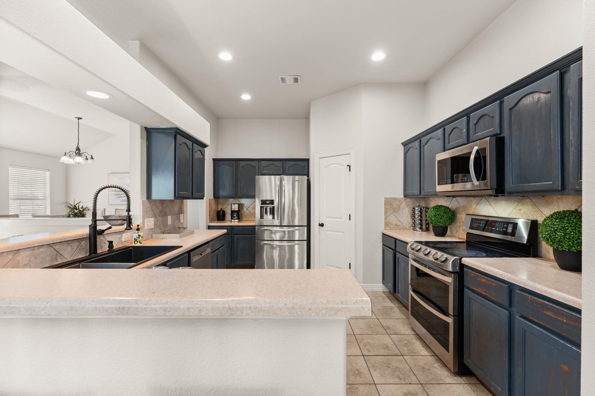 202 Dunkeld Dr, Spicewood, TX 78669