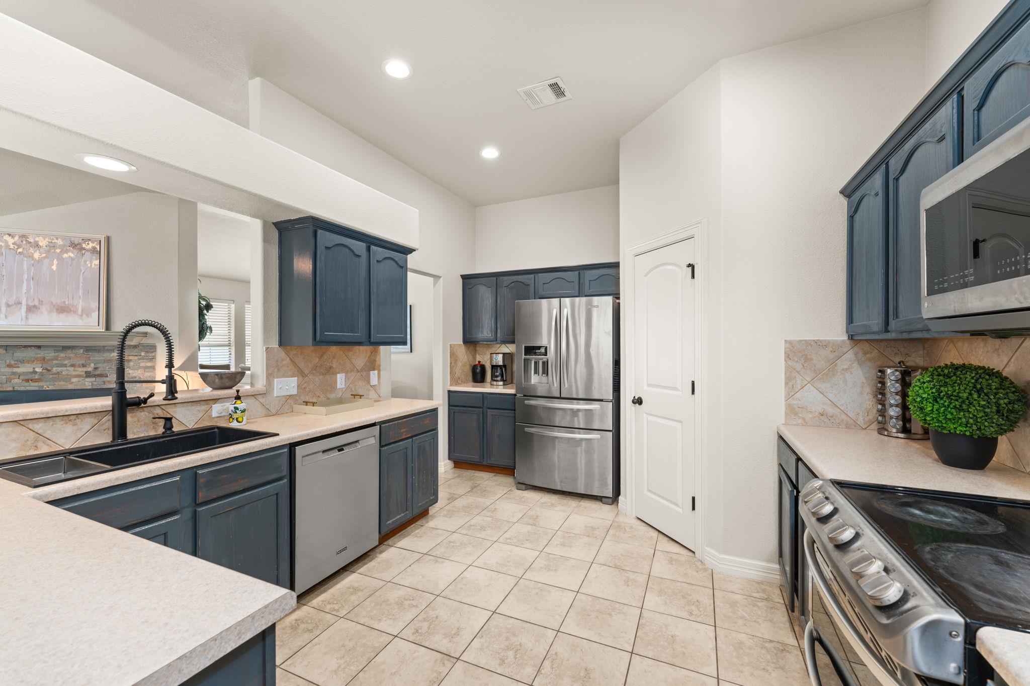 202 Dunkeld Dr, Spicewood, TX 78669