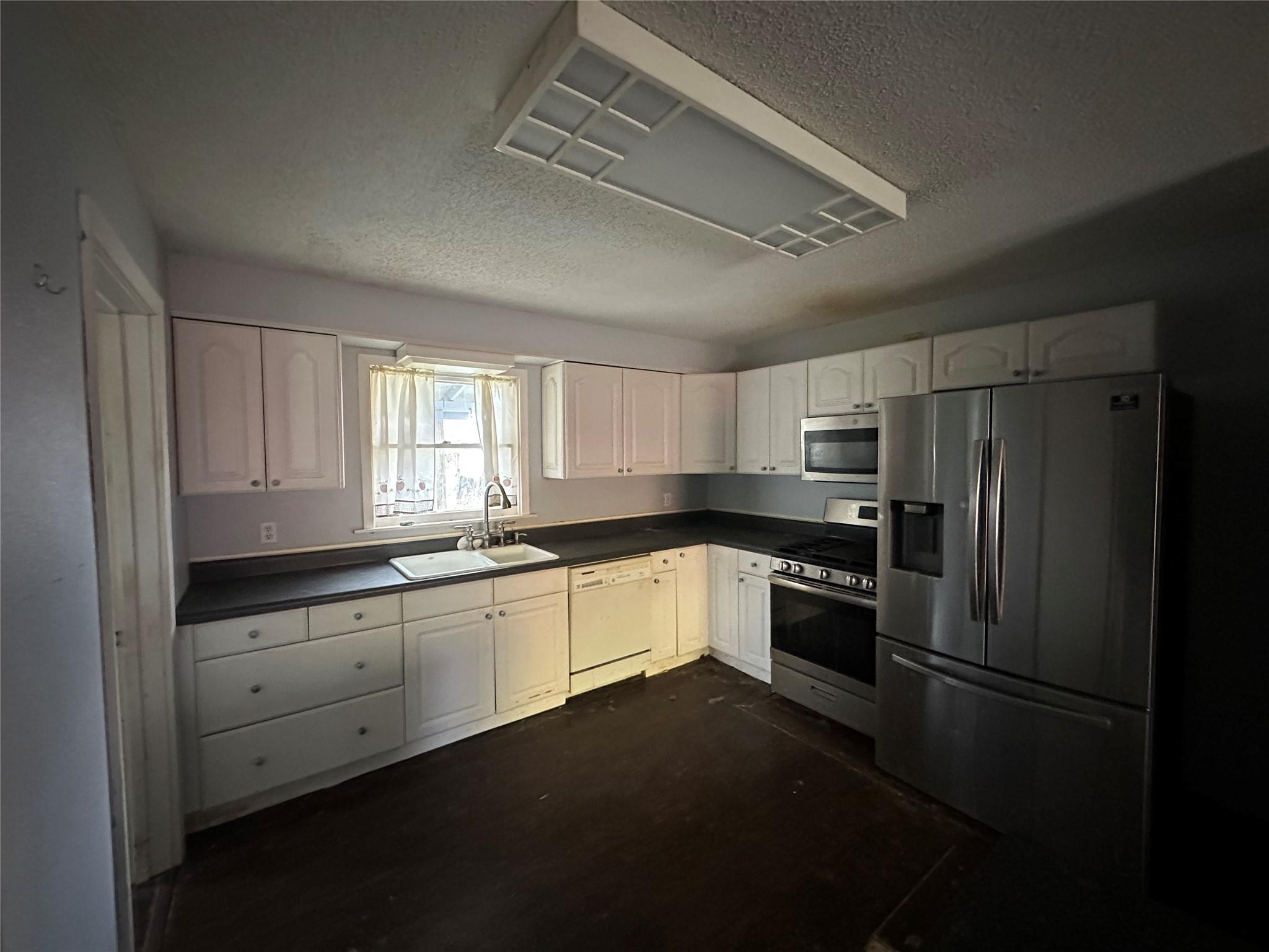 102 W Mesquite St # B, Granger, TX 76530