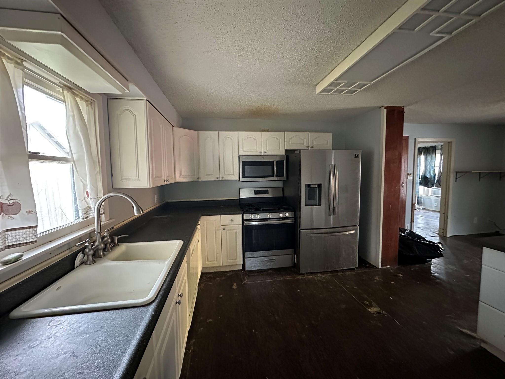 102 W Mesquite St # B, Granger, TX 76530