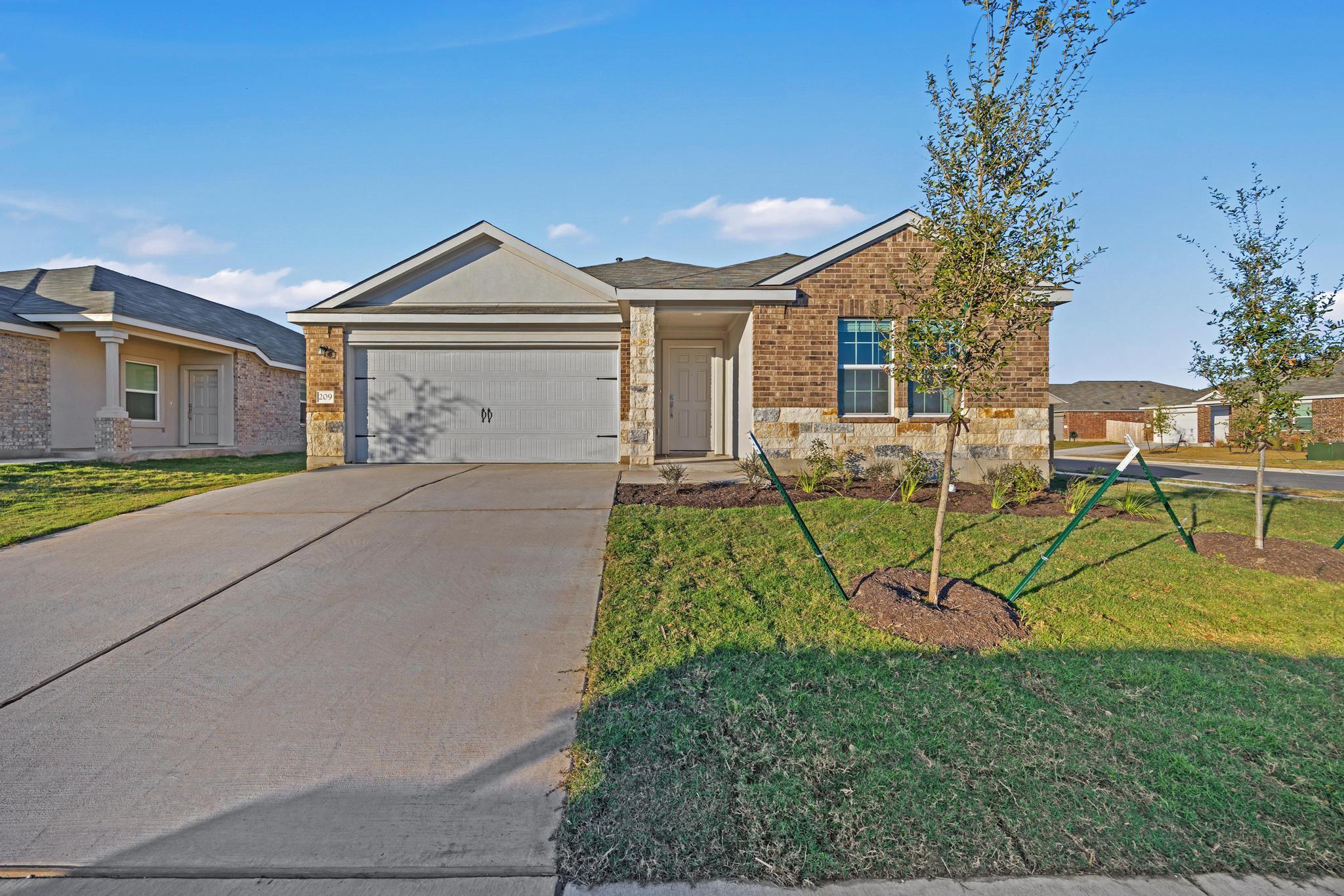 209 Donnington Dr, Hutto, TX 78634