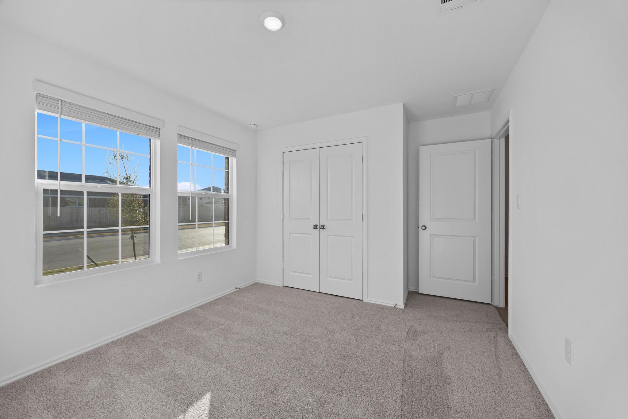 209 Donnington Dr, Hutto, TX 78634