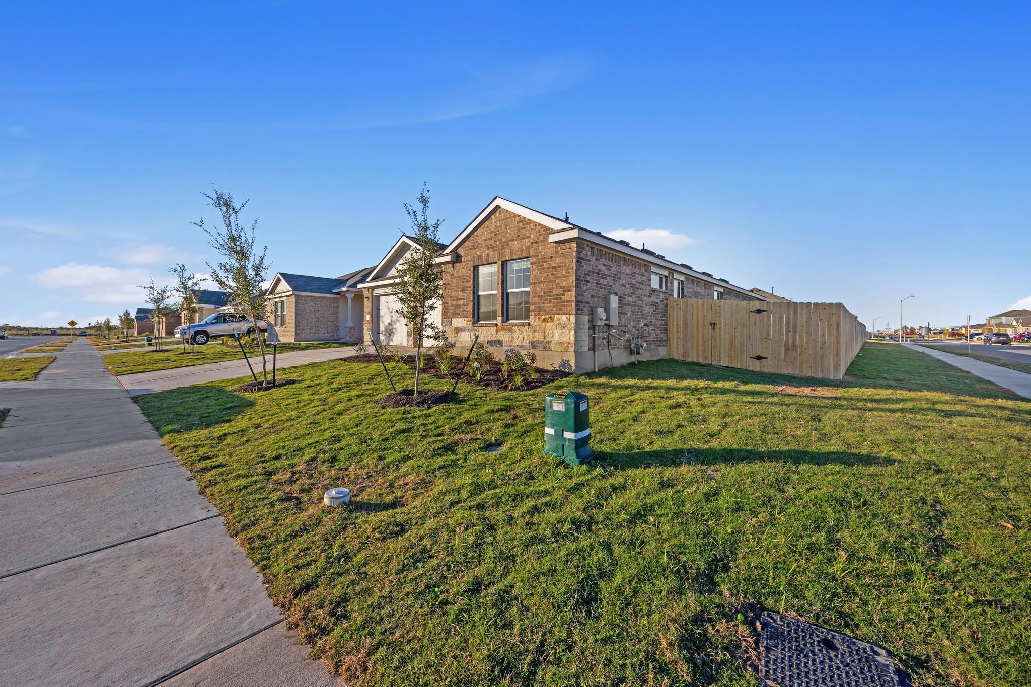 209 Donnington Dr, Hutto, TX 78634