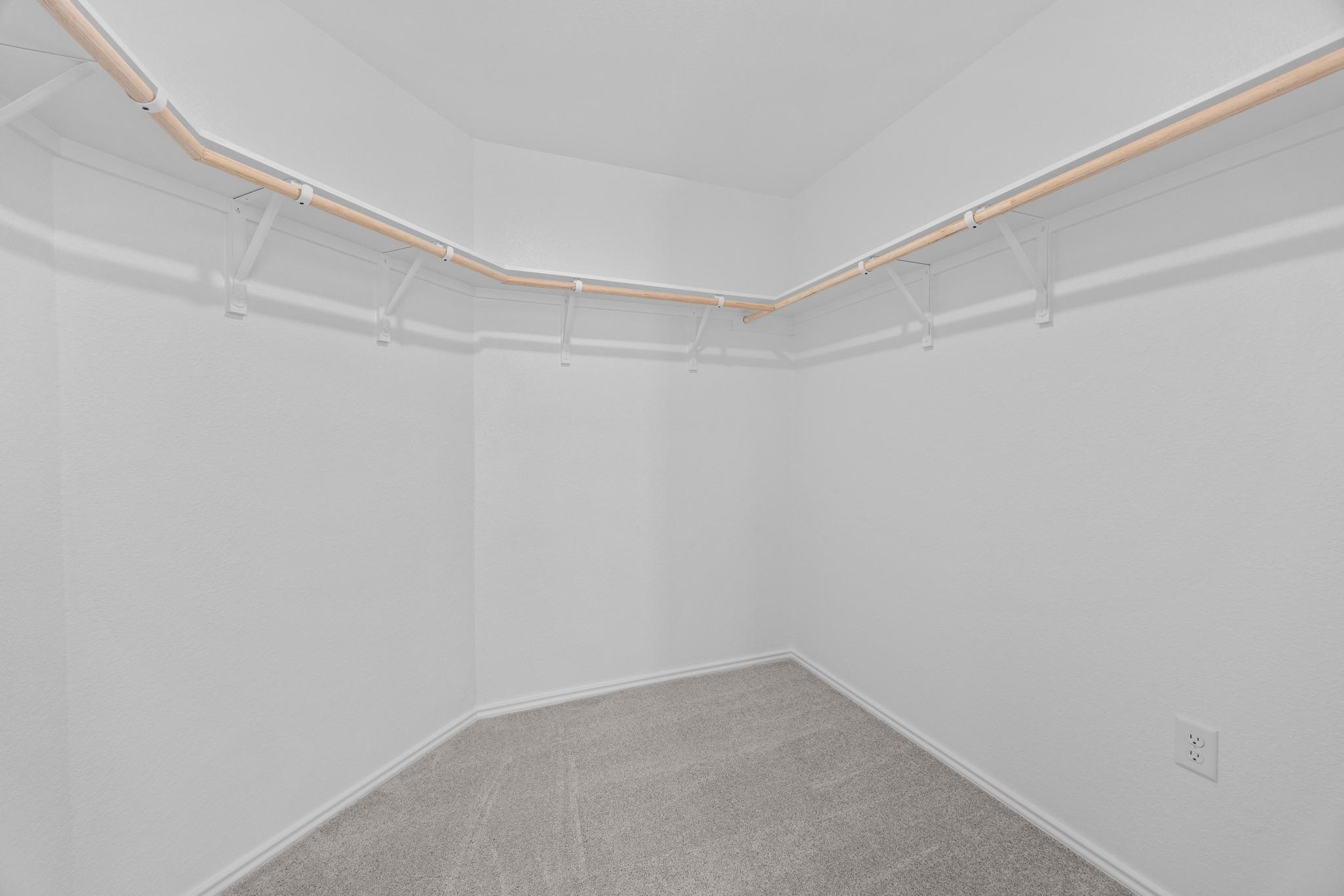 209 Donnington Dr, Hutto, TX 78634