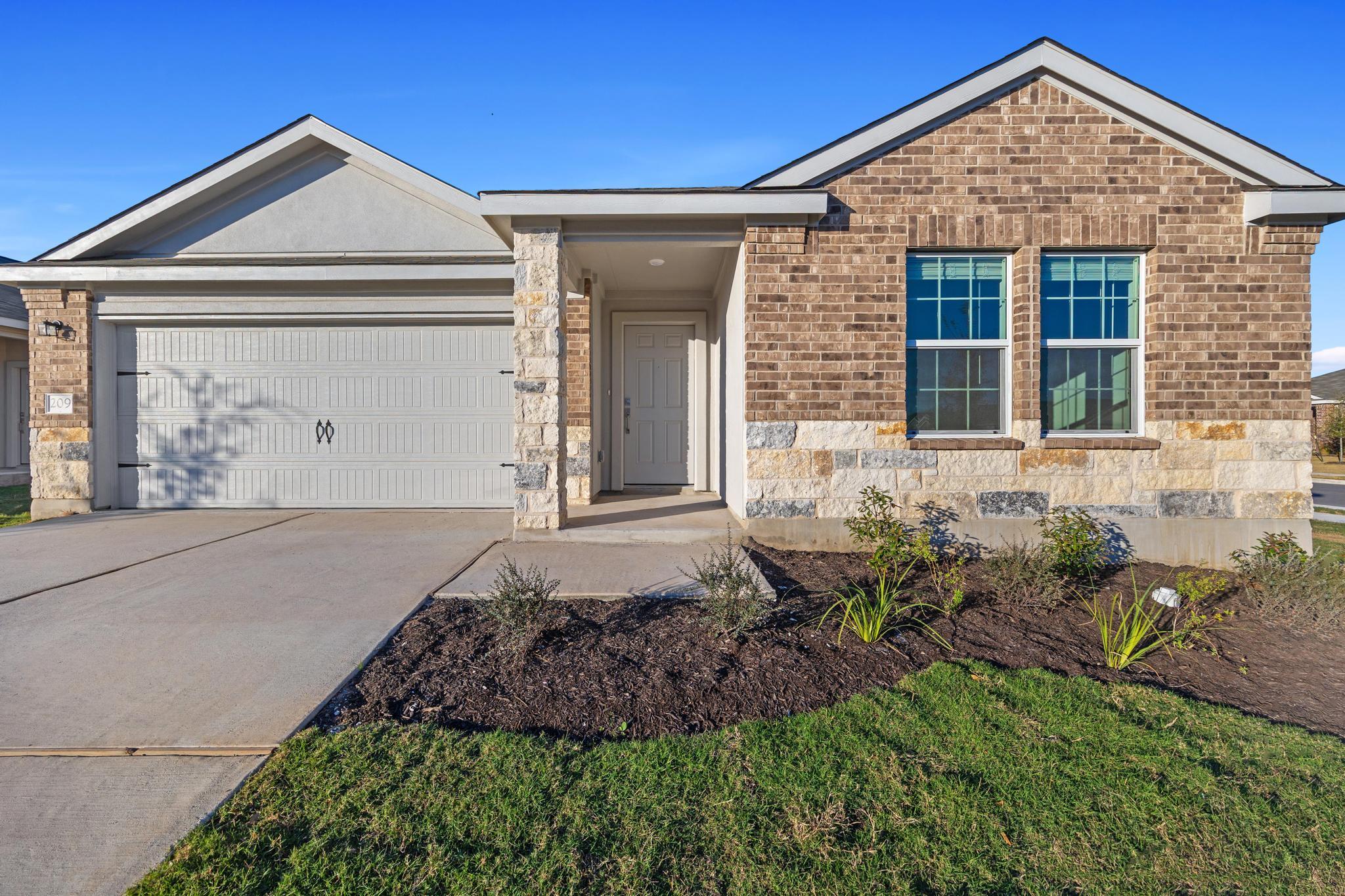 209 Donnington Dr, Hutto, TX 78634