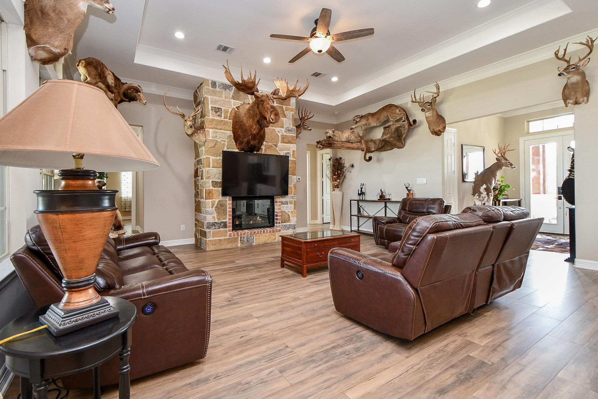 1093 Sunderman Rd, Alleyton, TX 78935