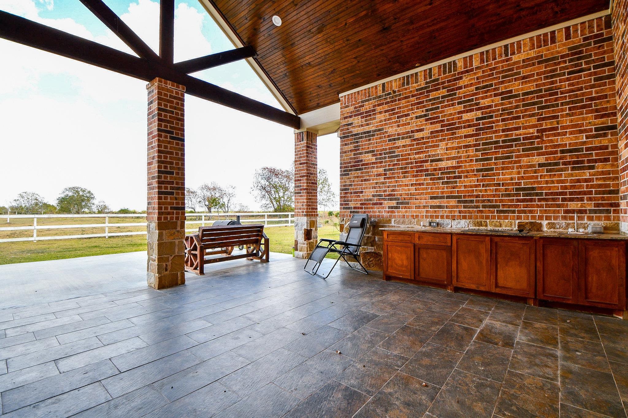 1093 Sunderman Rd, Alleyton, TX 78935