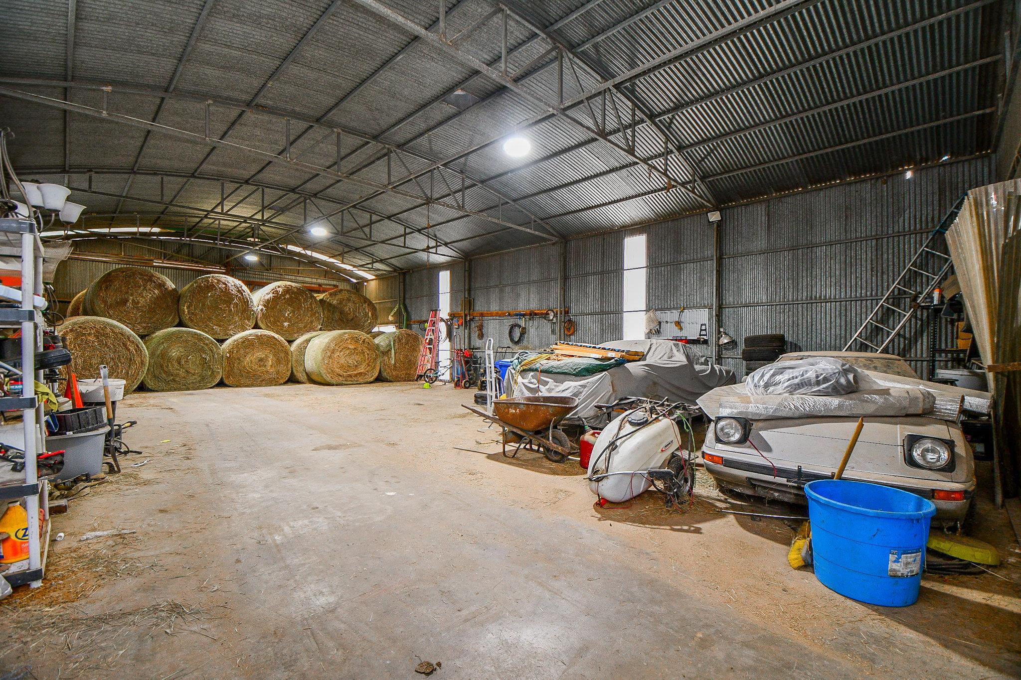 1093 Sunderman Rd, Alleyton, TX 78935