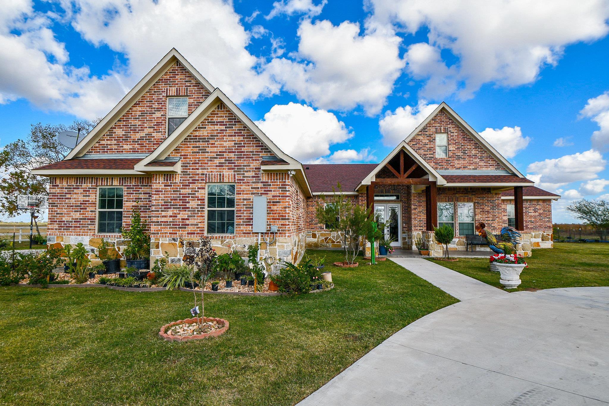 1093 Sunderman Rd, Alleyton, TX 78935