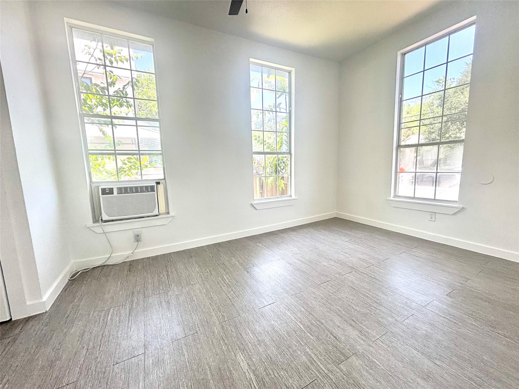 2410 E 12th St, Austin, TX 78702