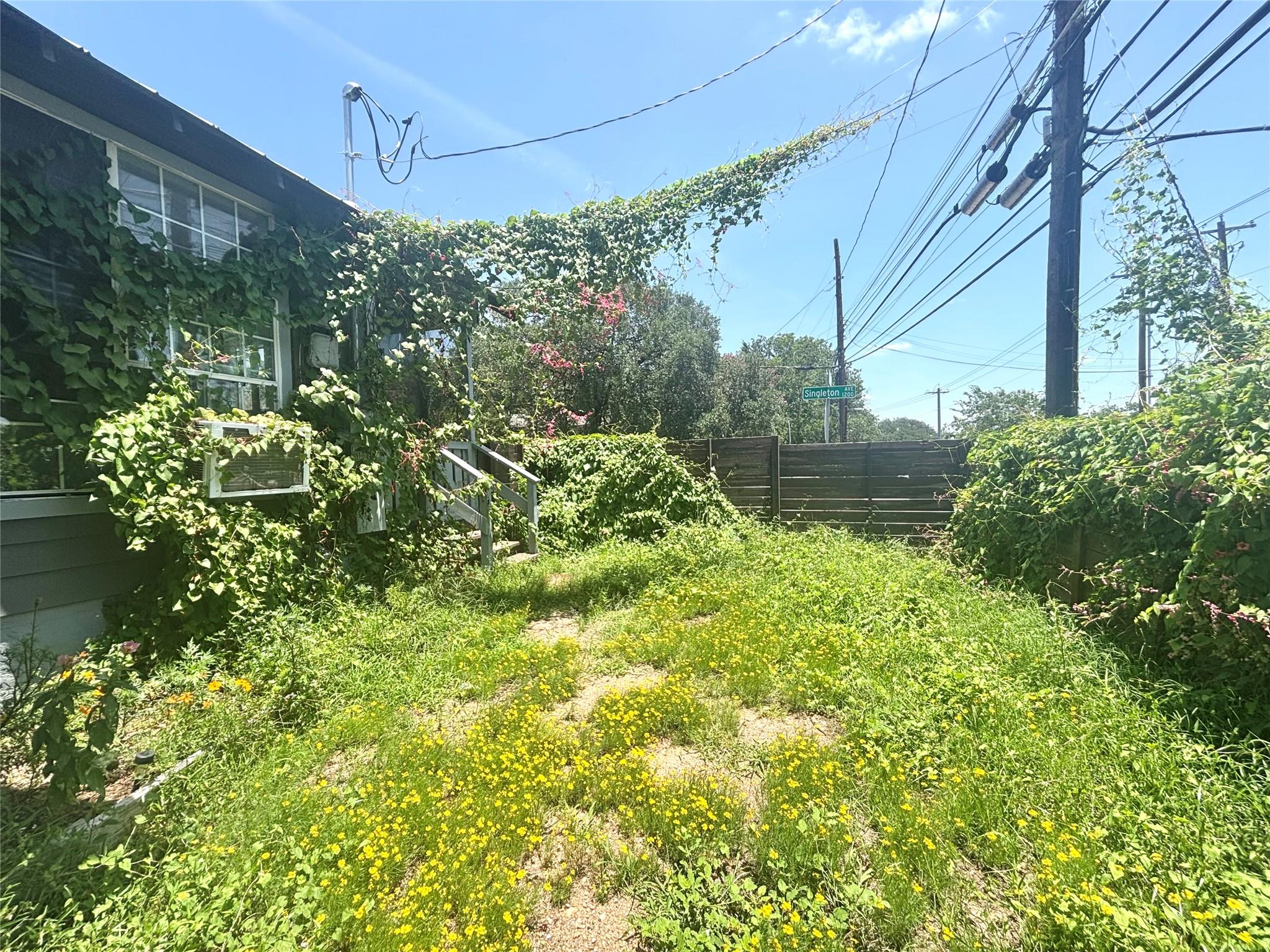 2410 E 12th St, Austin, TX 78702