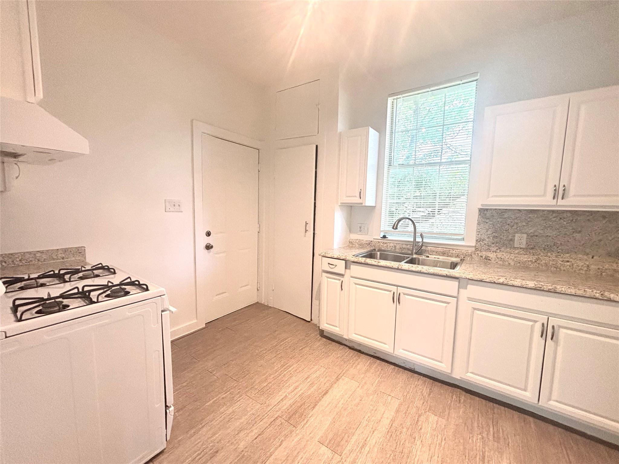 2410 E 12th St, Austin, TX 78702