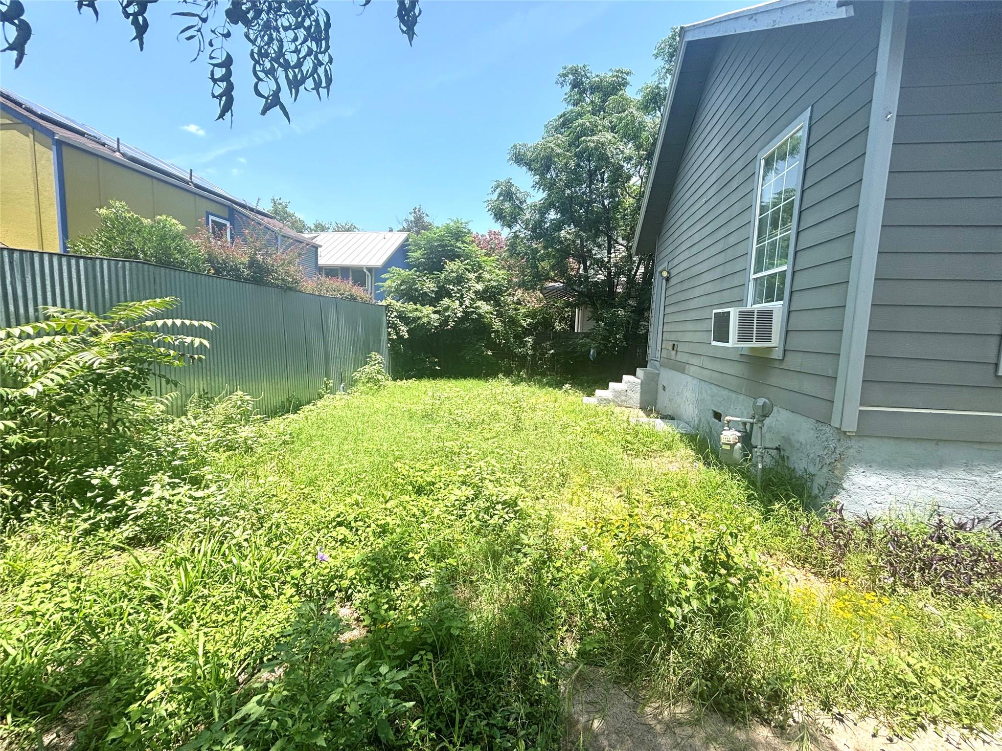 2410 E 12th St, Austin, TX 78702