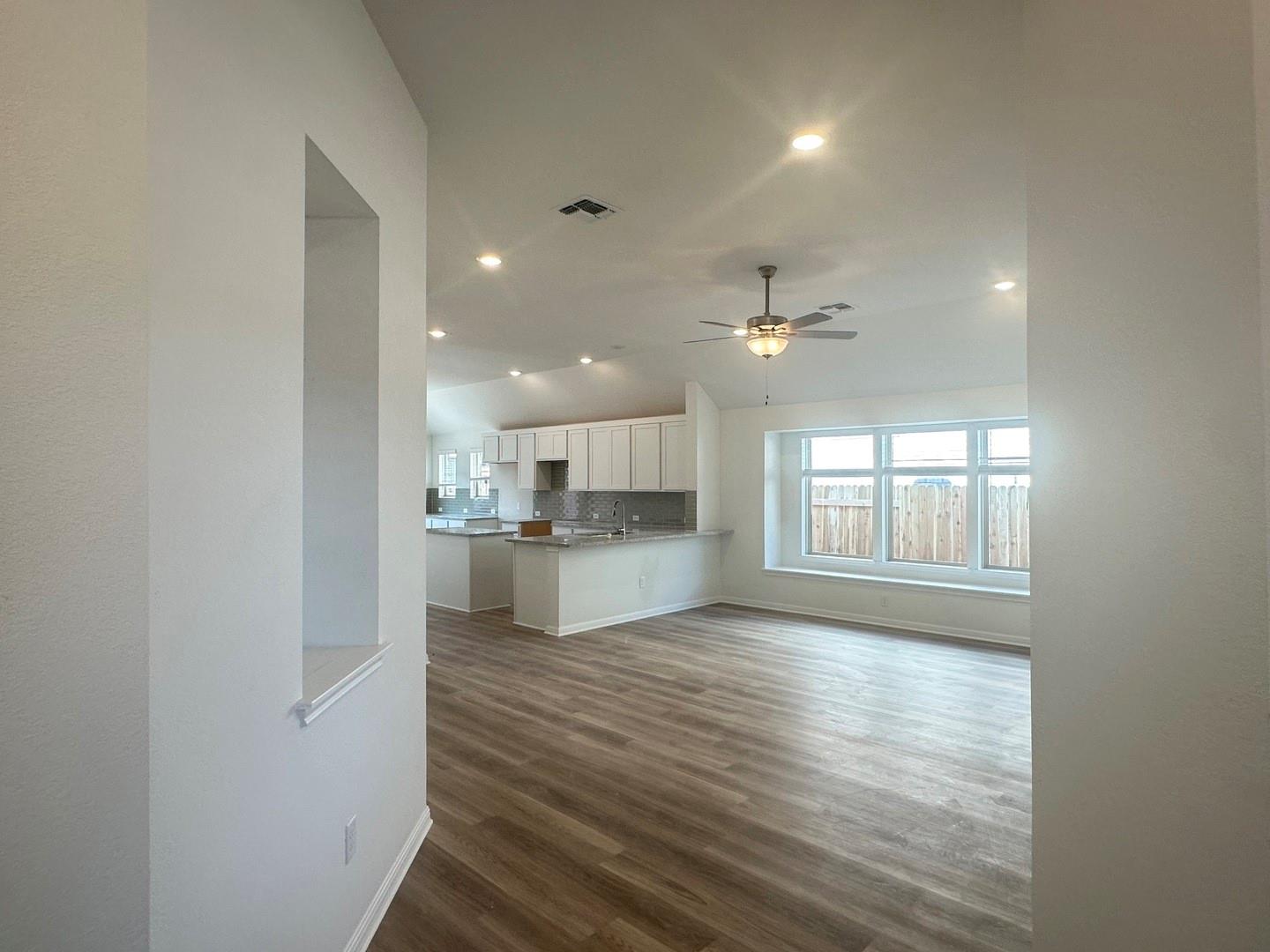 314 Bay Breeze Dr, Kyle, TX 78640