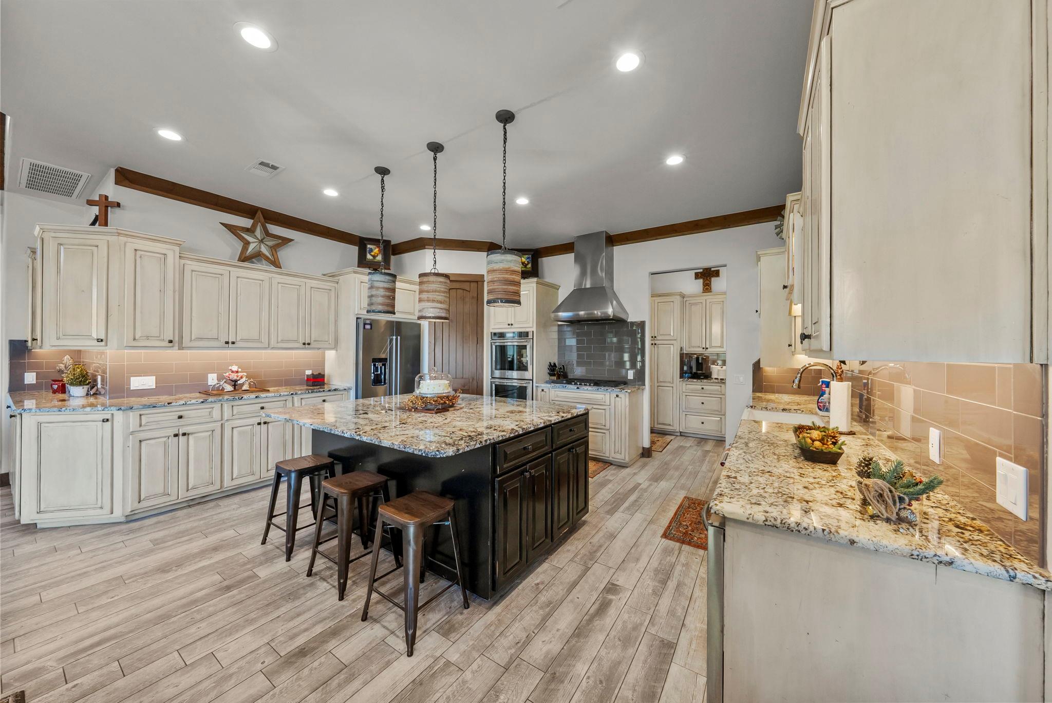 901 Crown Ln, Burnet, TX 78611