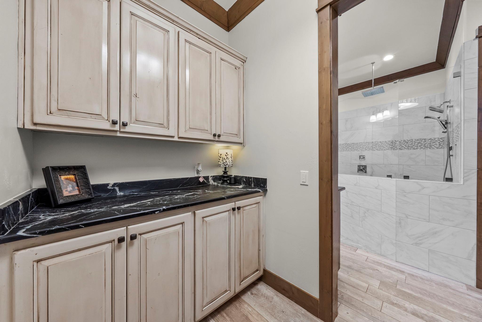 901 Crown Ln, Burnet, TX 78611