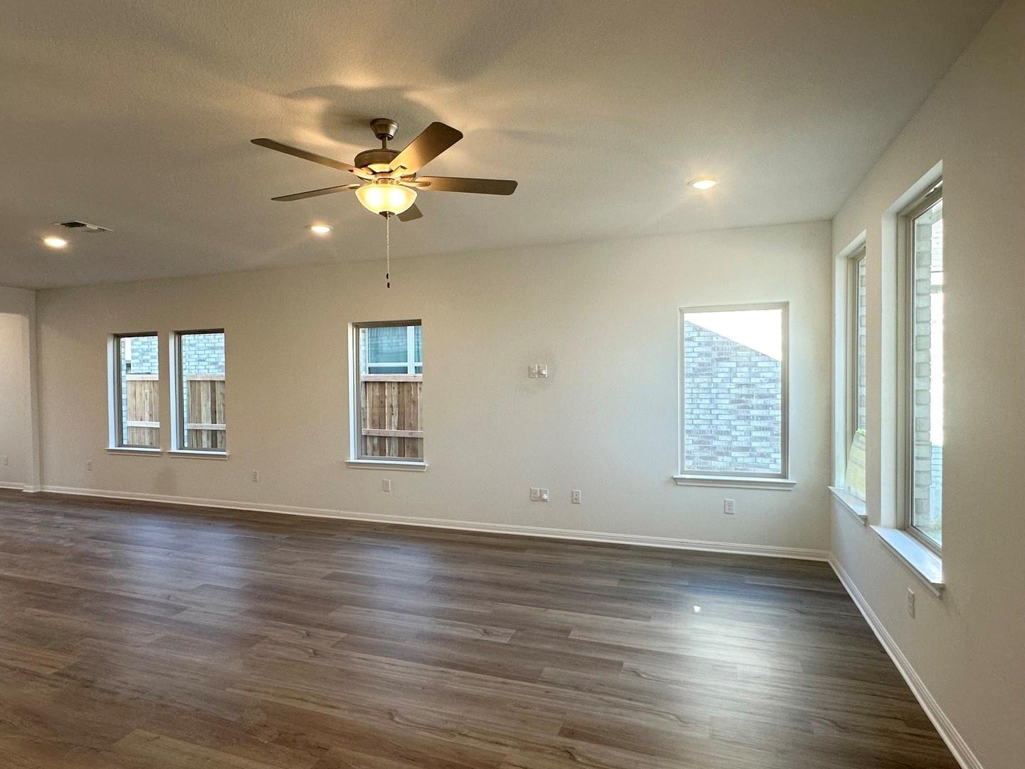 304 Bay Breeze Dr, Kyle, TX 78640