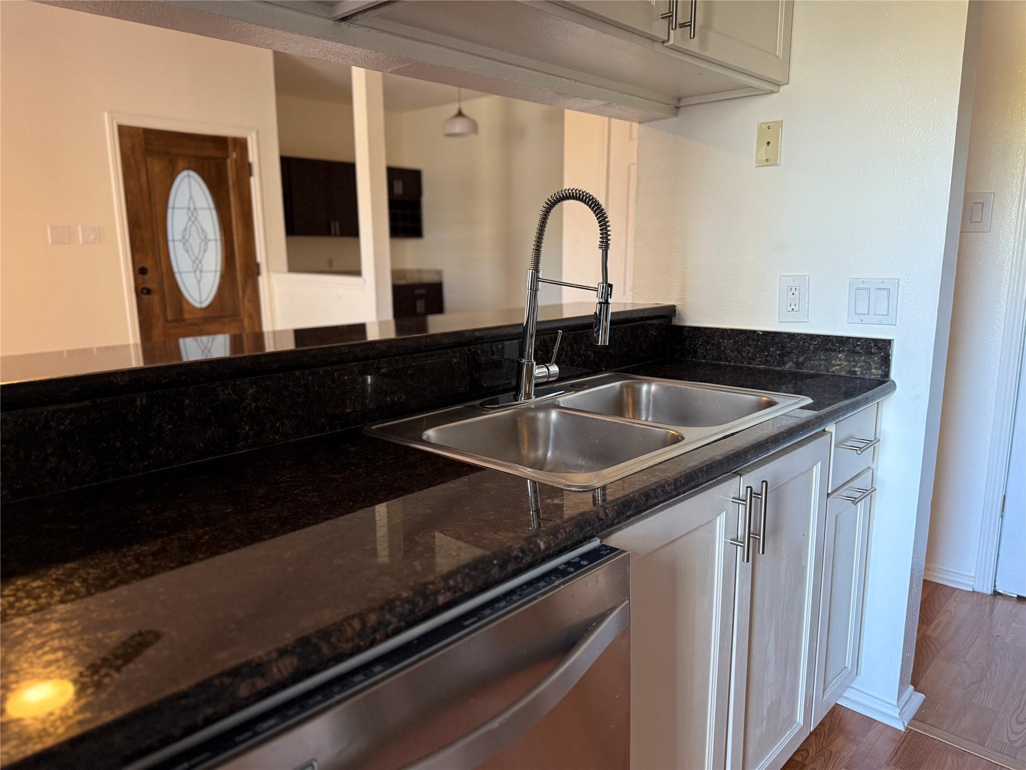 700 S 1st St # 203, Austin, TX 78704